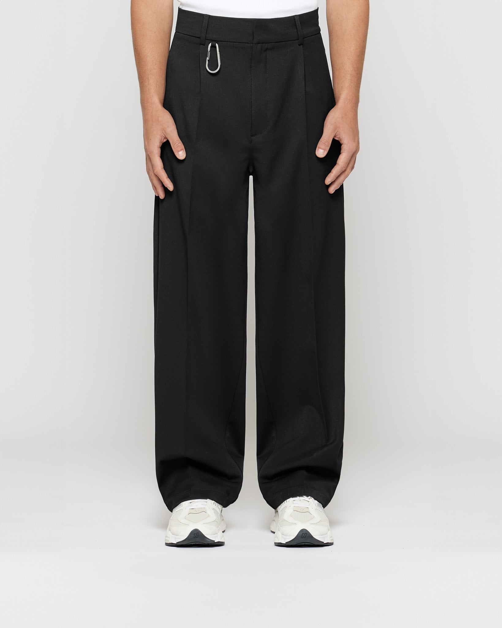 eightyfive-pleated-baggy-tailored-pants-herren-schwarz-b-gelfalte image 2