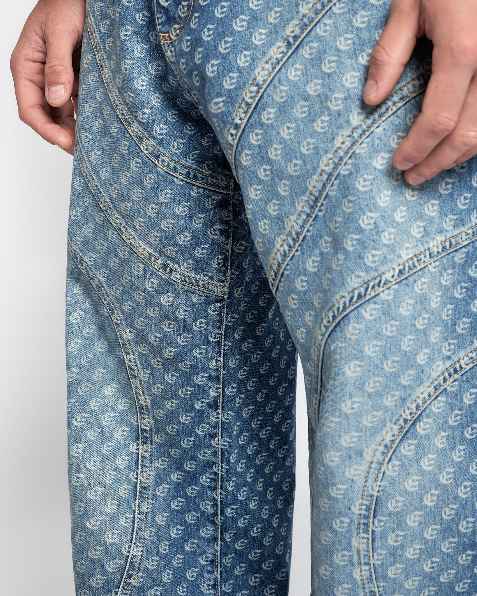 eightyfive-monogram-loose-denim-jeans-aqua-blue-weit image 6