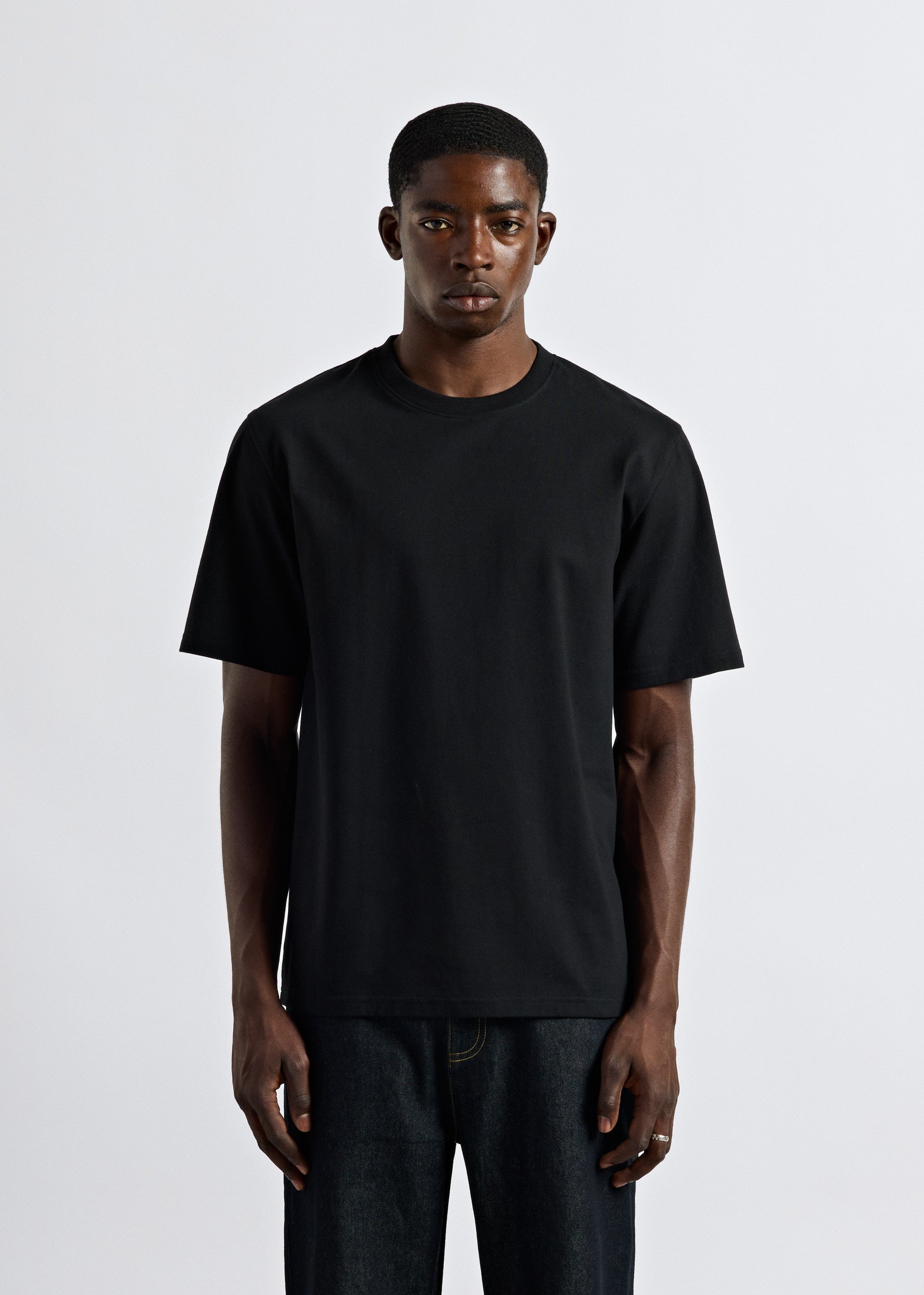 burocs-regular-t-shirt-black-mit-stickerei image 3