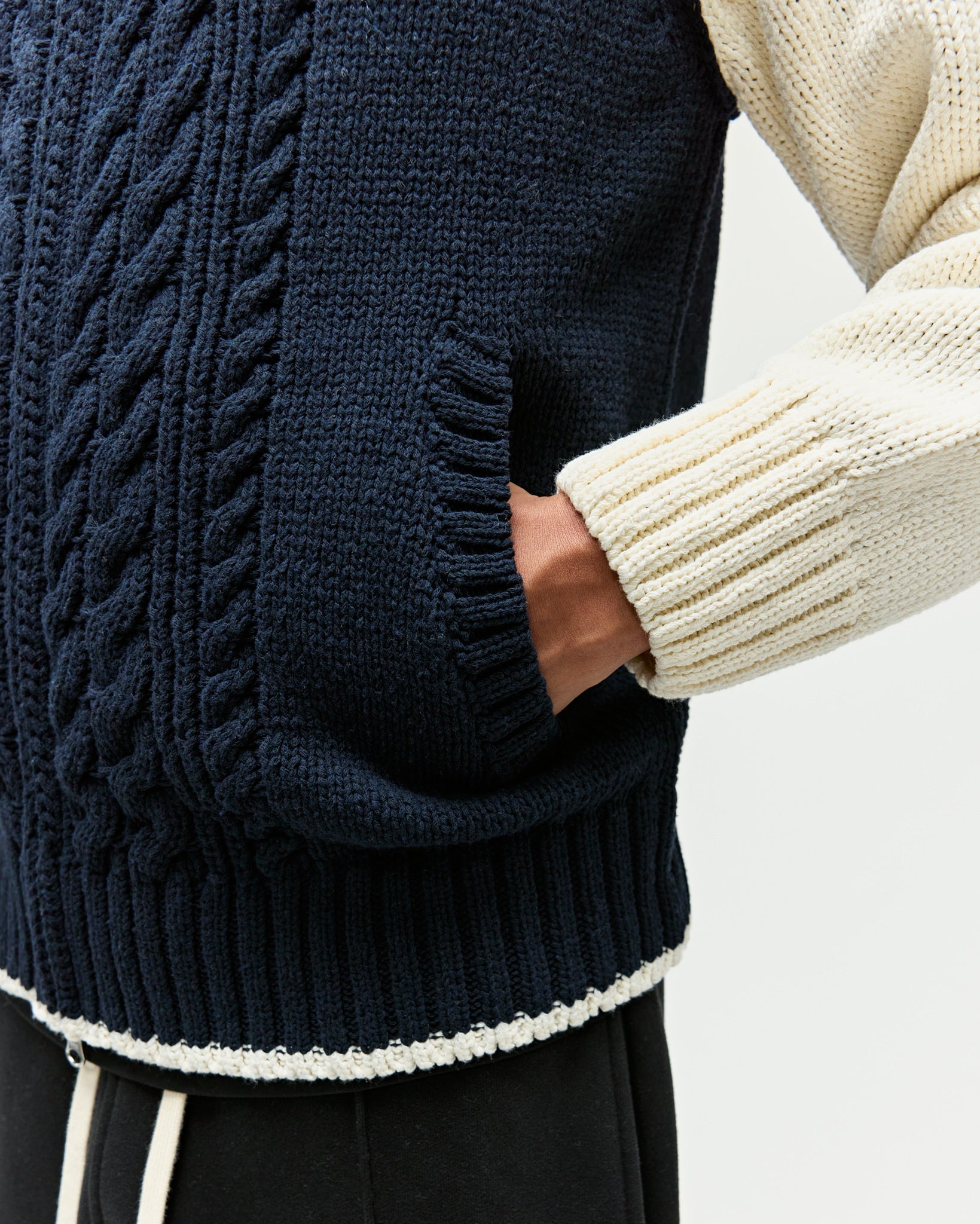 eightyfive-cable-knit-trainer-jacket-jacke-navy image 7