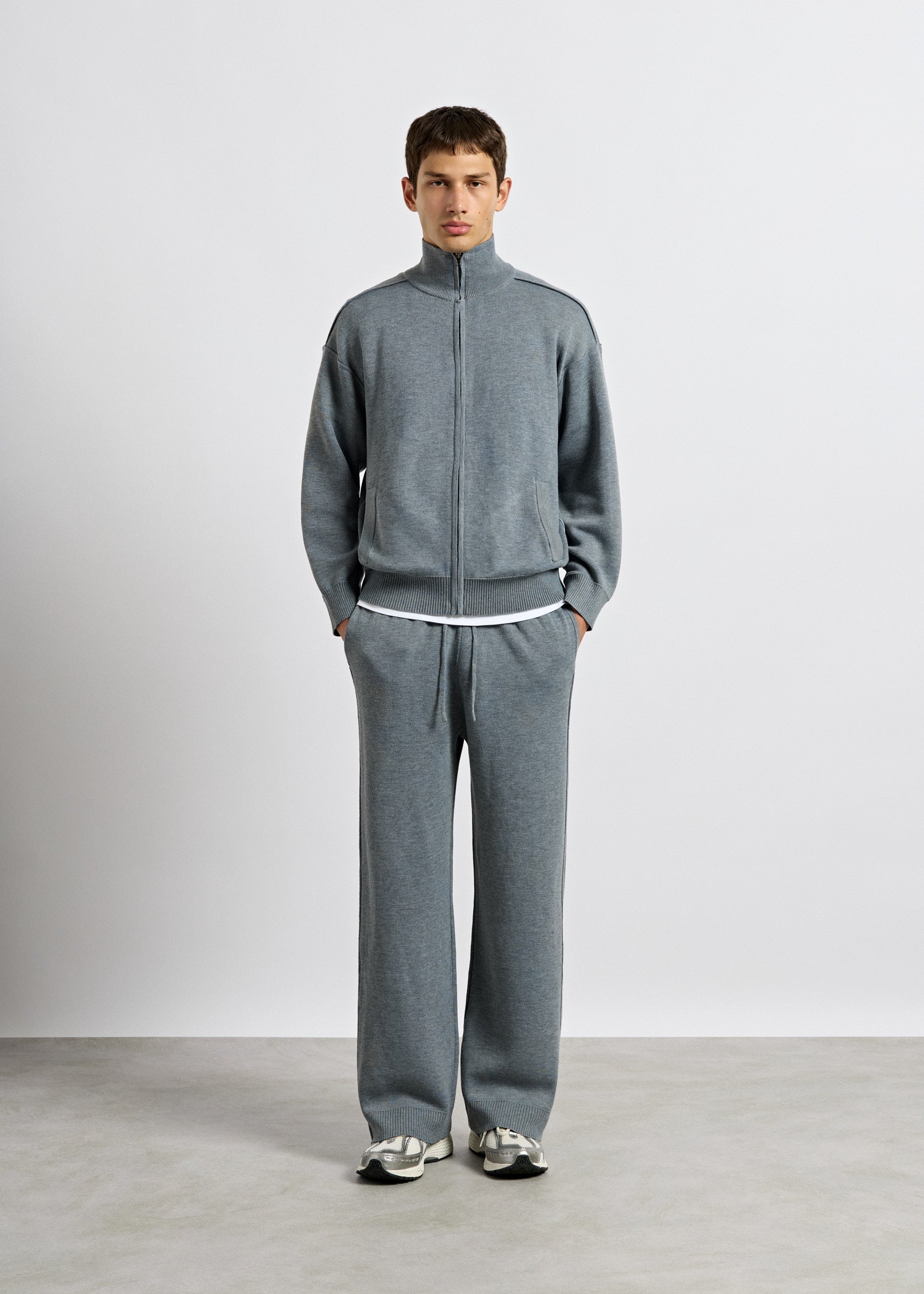 burocs-knit-zip-jacket-strickjacke-grau-relaxed-fit-stehkragen image 4