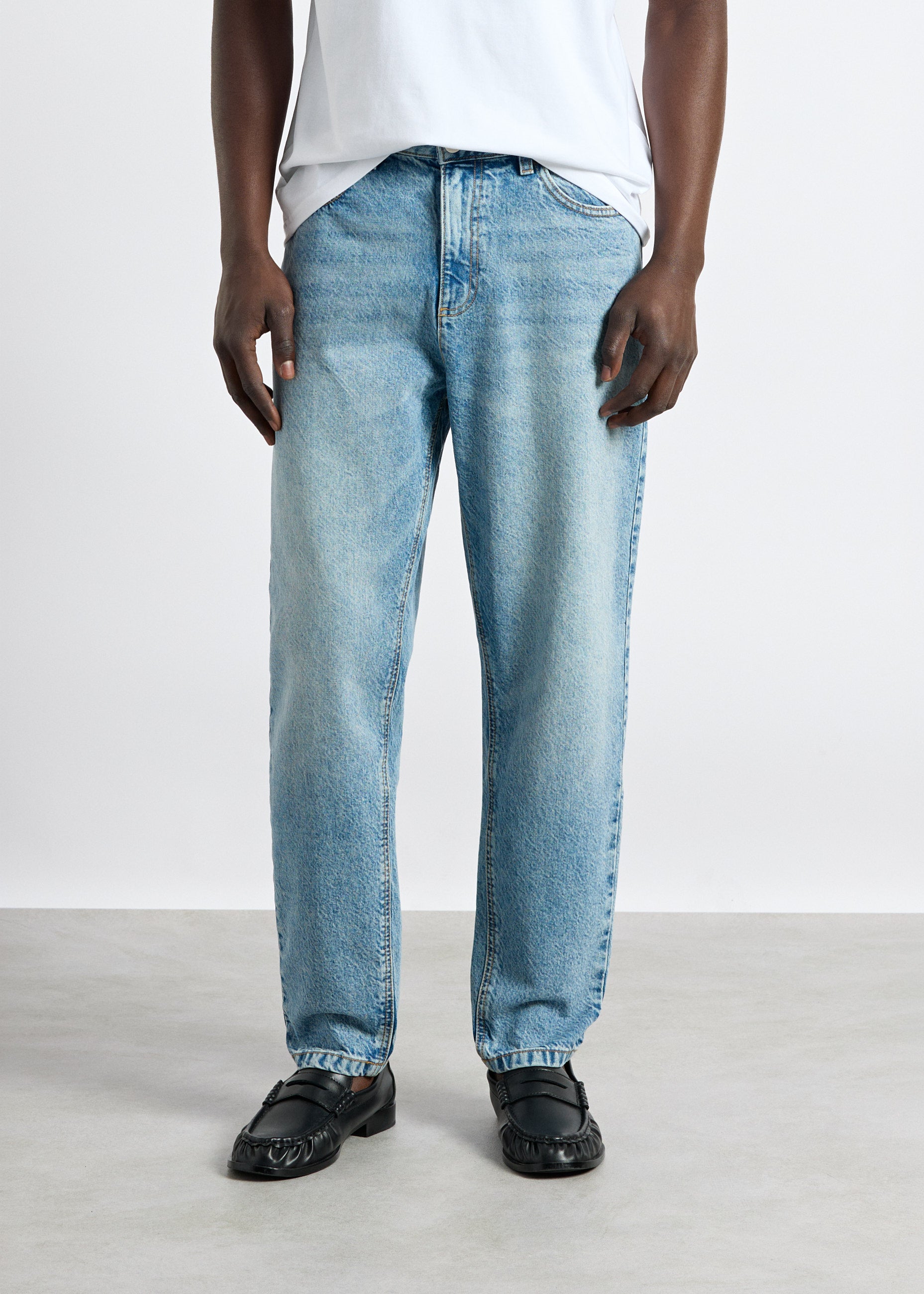 burocs-denim-matteo-tapered-jeans-mid-blue image 3