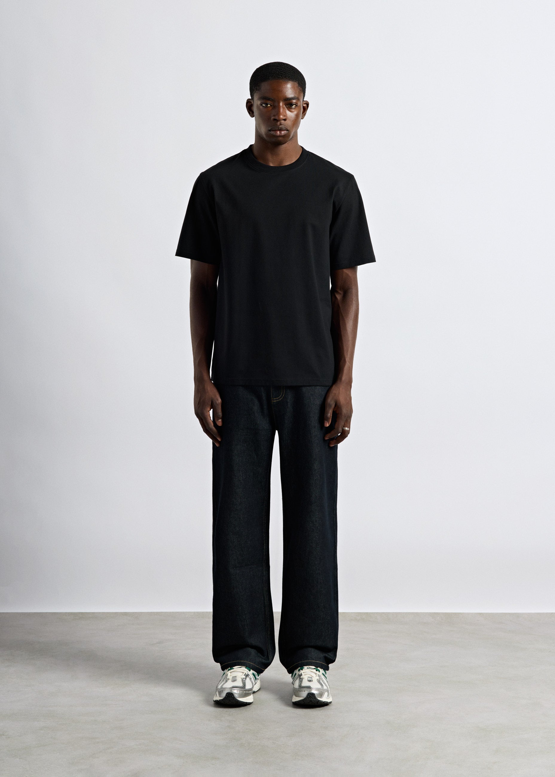 burocs-regular-t-shirt-black-mit-stickerei image 4