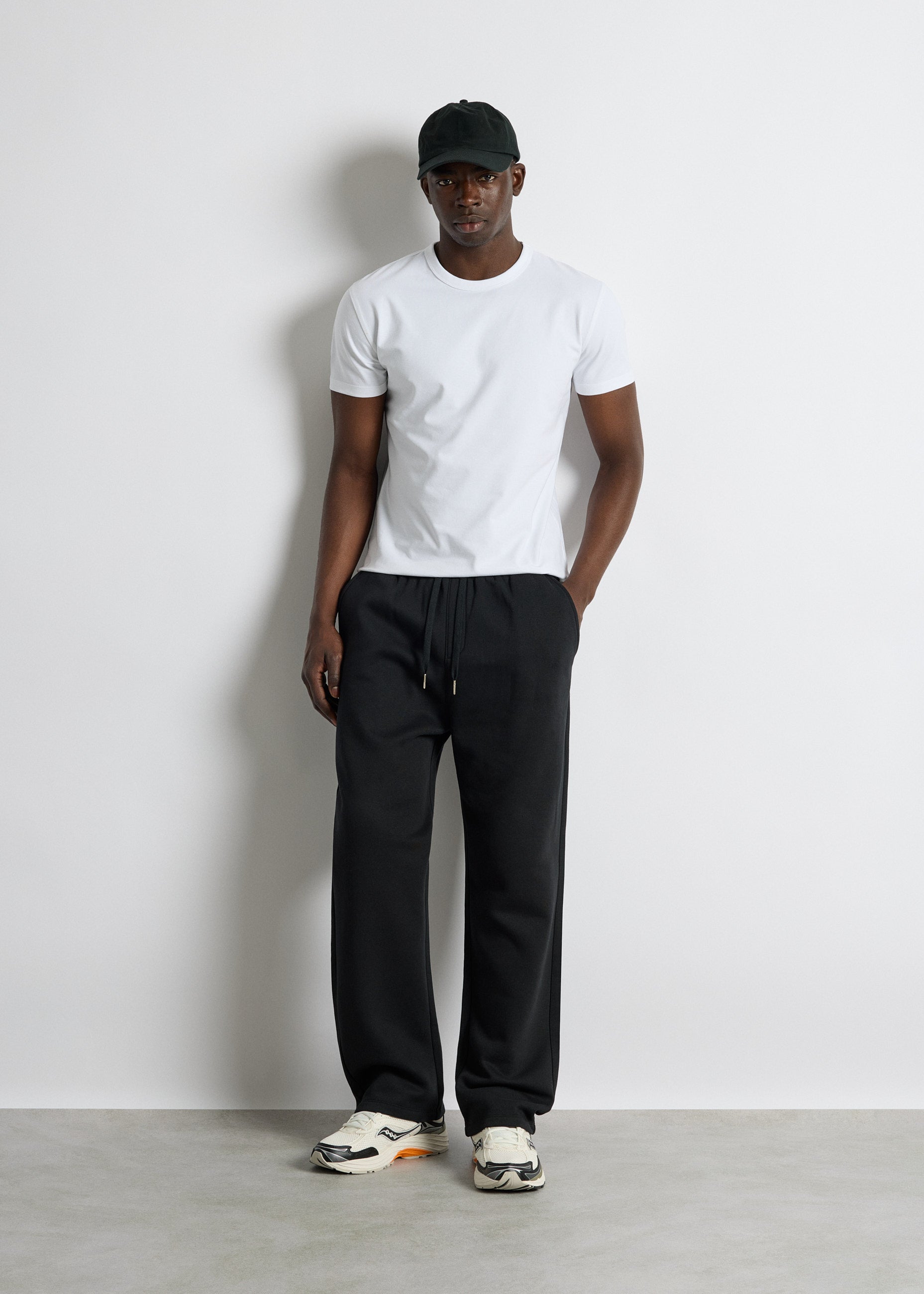 burocs-basic-sweatpants-schwarz-straight-fit image 5