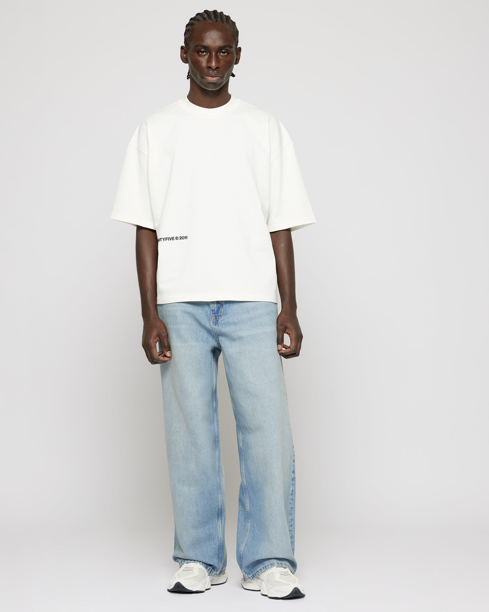 eightyfive-wide-denim-jeans-light-wash-blue-weit image 7