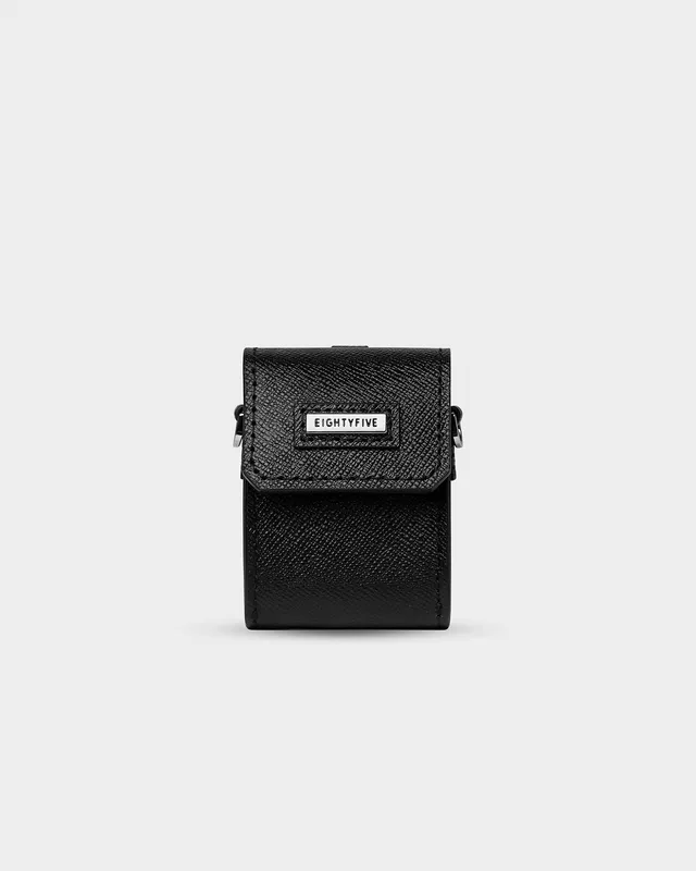 eightyfive-leather-airpod-case-schwarz-saffiano-leder image 1