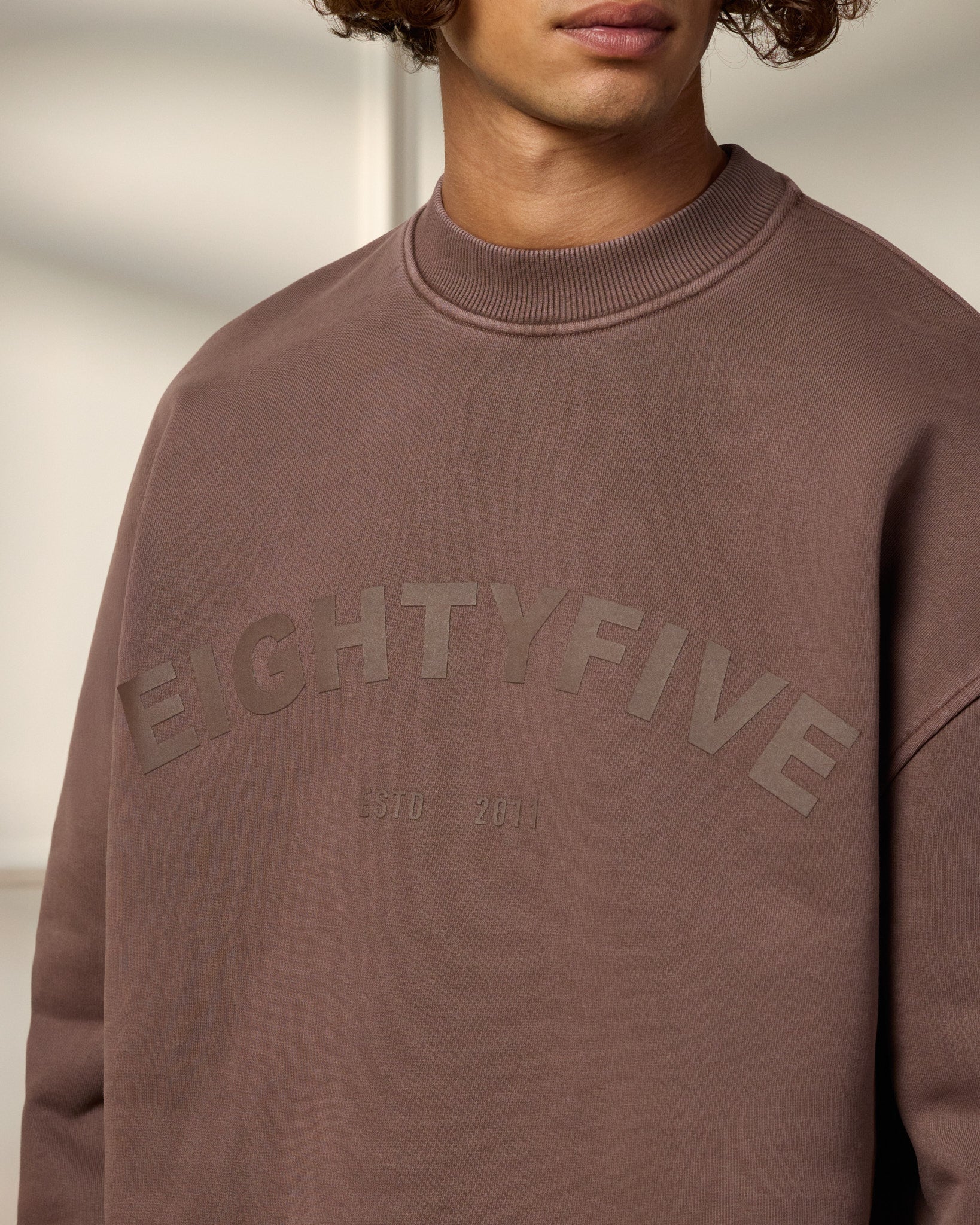 eightyfive-90s-sports-sweater-herren-brown-490gsm-baumwolle image 7
