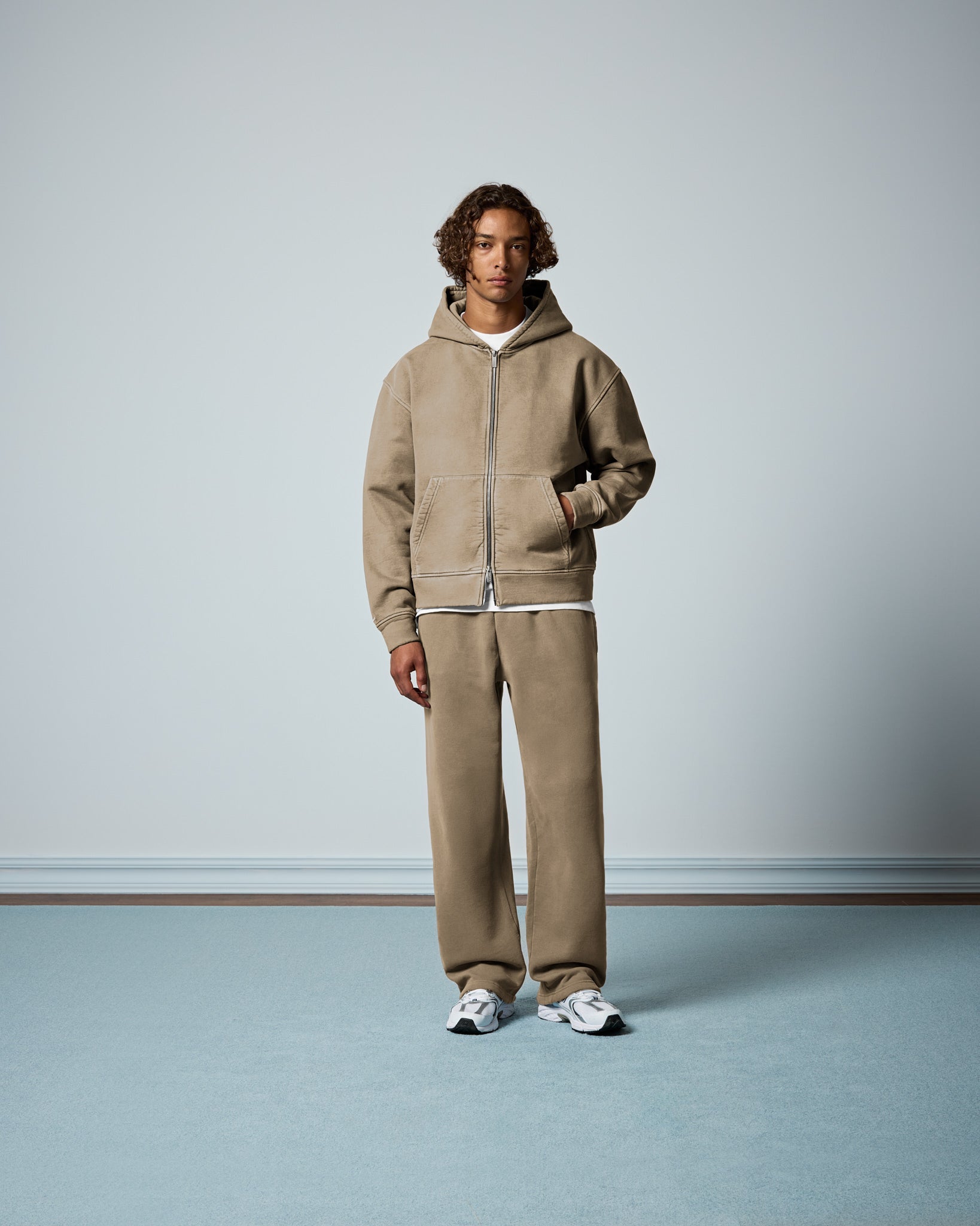 eightyfive-tops-signature-heavy-zip-hoodie-washed-taupe-490gsm image 4