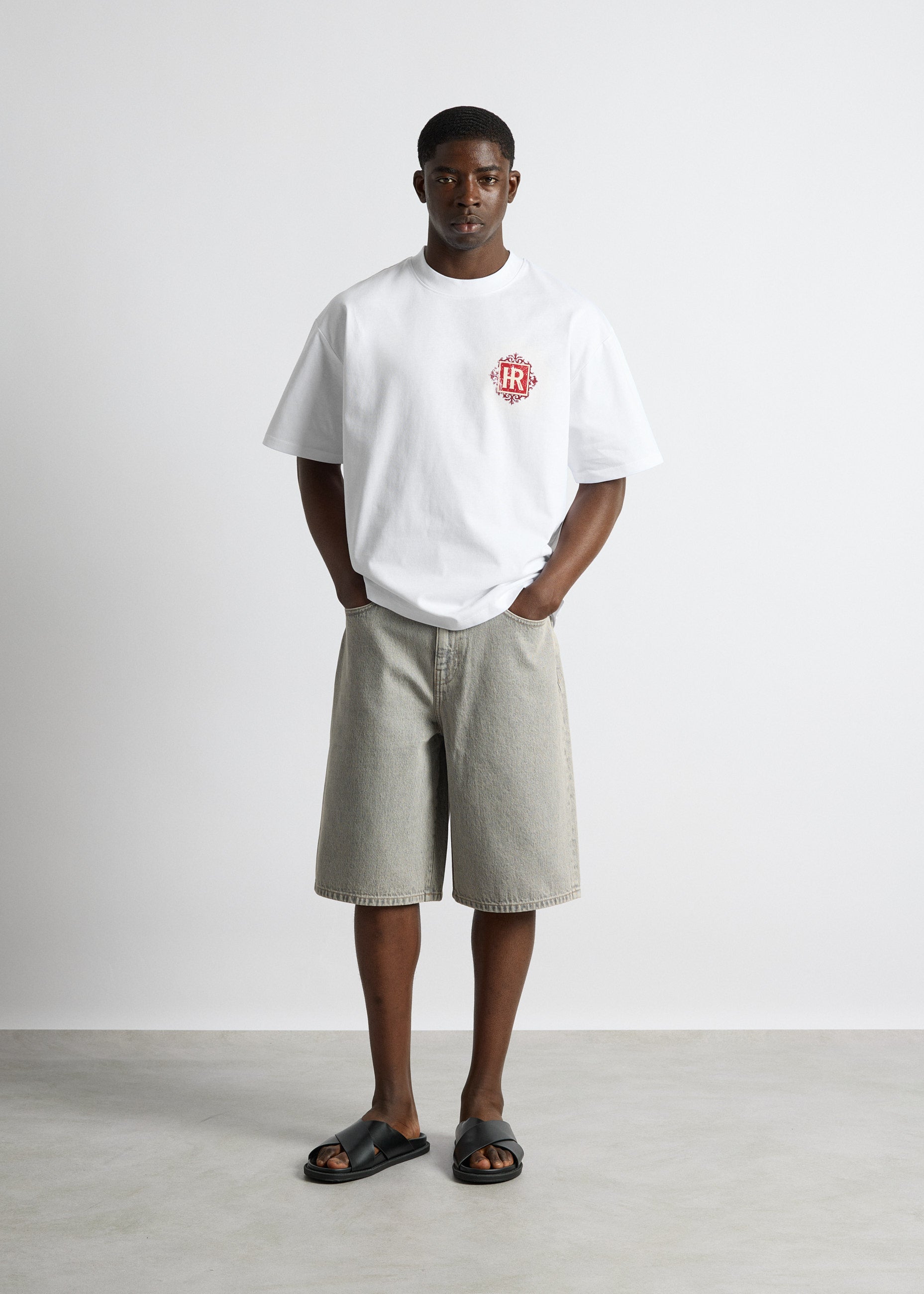 burocs-t-shirts-oversize-t-shirt-hotel-emblem-wei-print image 5