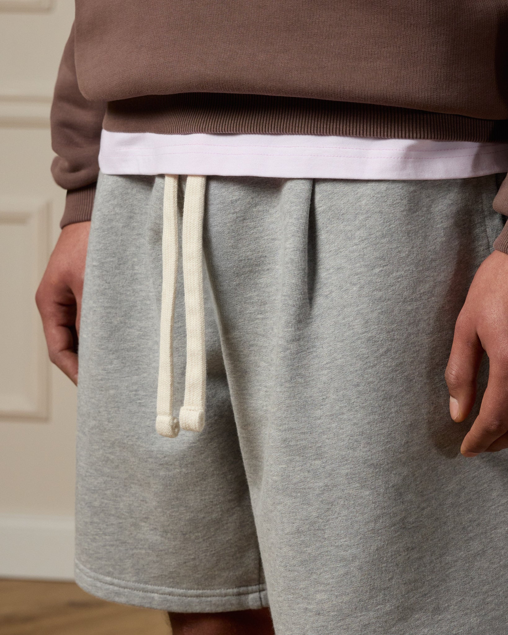 eightyfive-bottoms-pleated-sweatshorts-shorts-sporty-grey-relaxed image 6