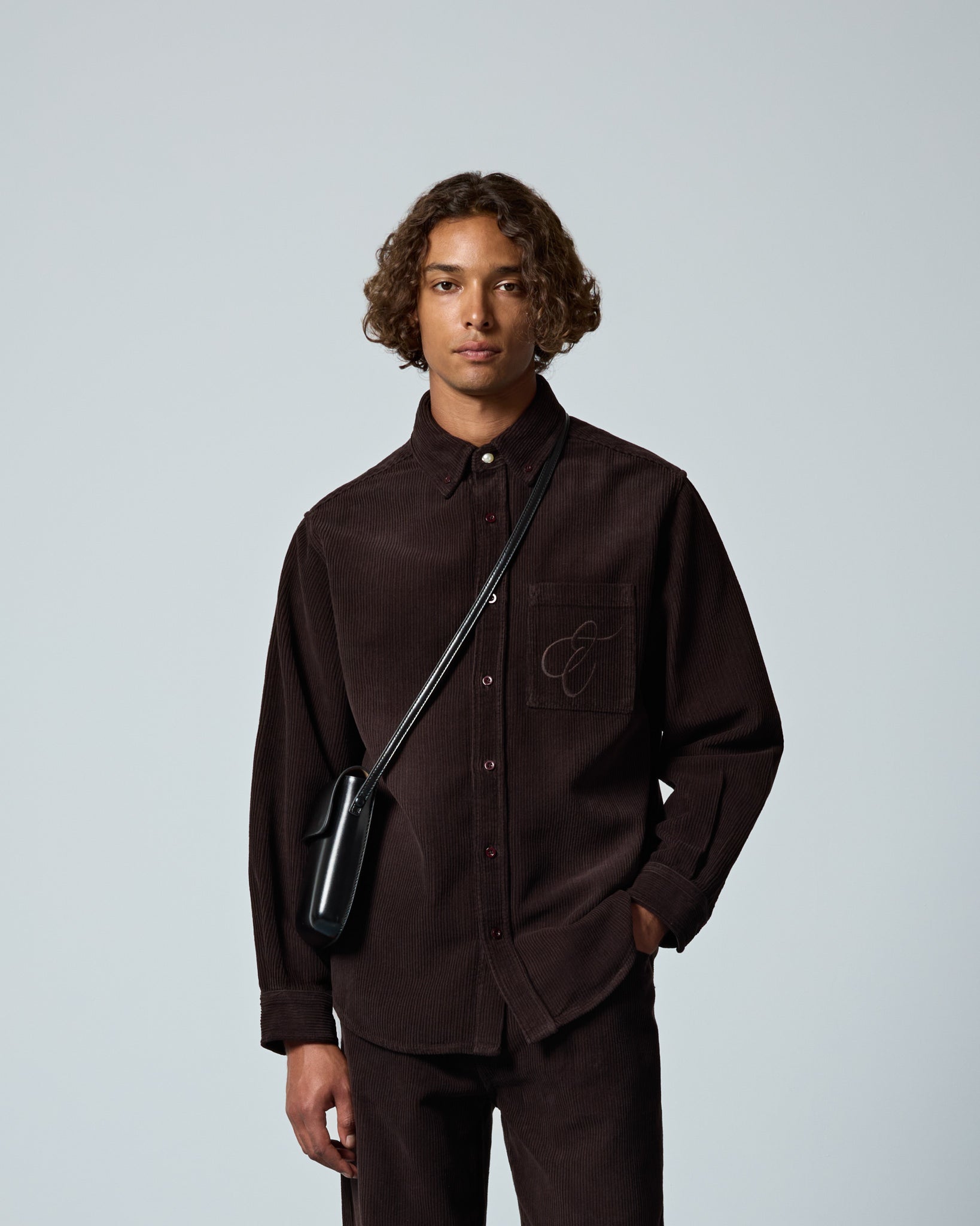 eightyfive-washed-corduroy-button-down-hemd-braun image 3