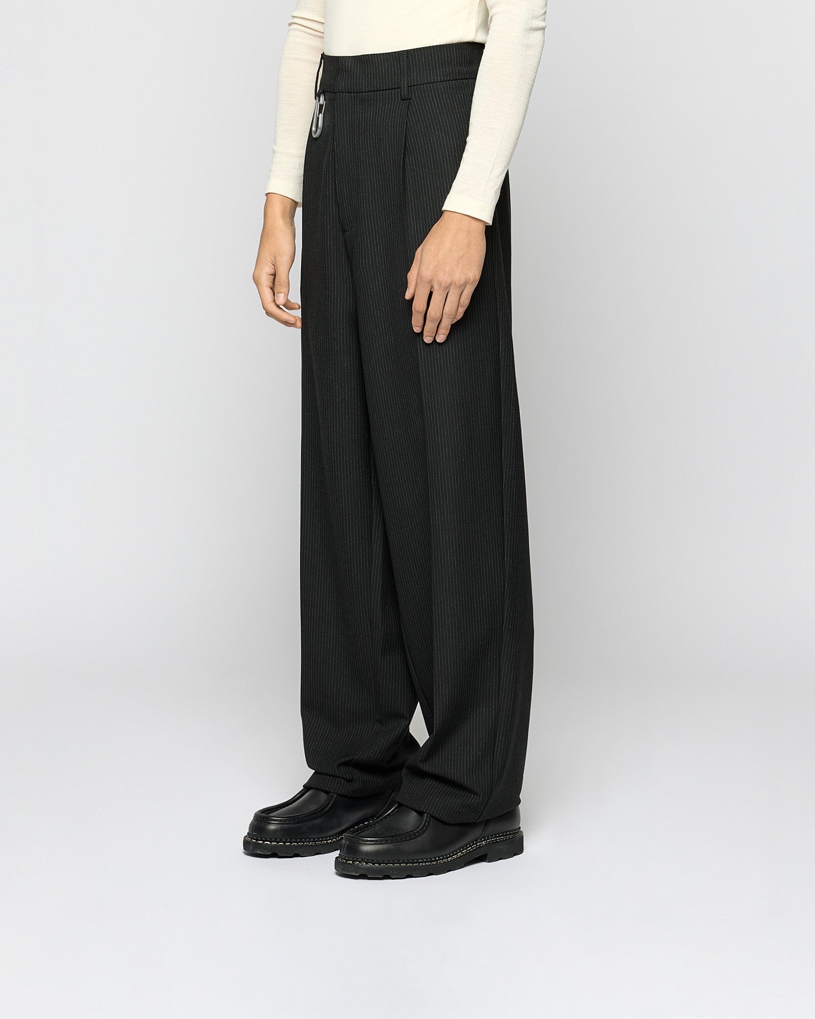 eightyfive-bottoms-pinstripe-baggy-tailored-pants-schwarz-viskose image 3