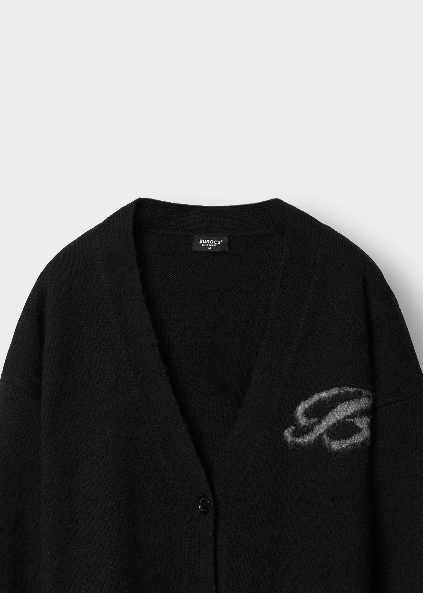 burocs-fuzzy-v-neck-cardigan-herren-black-oversized-jacquard image 2