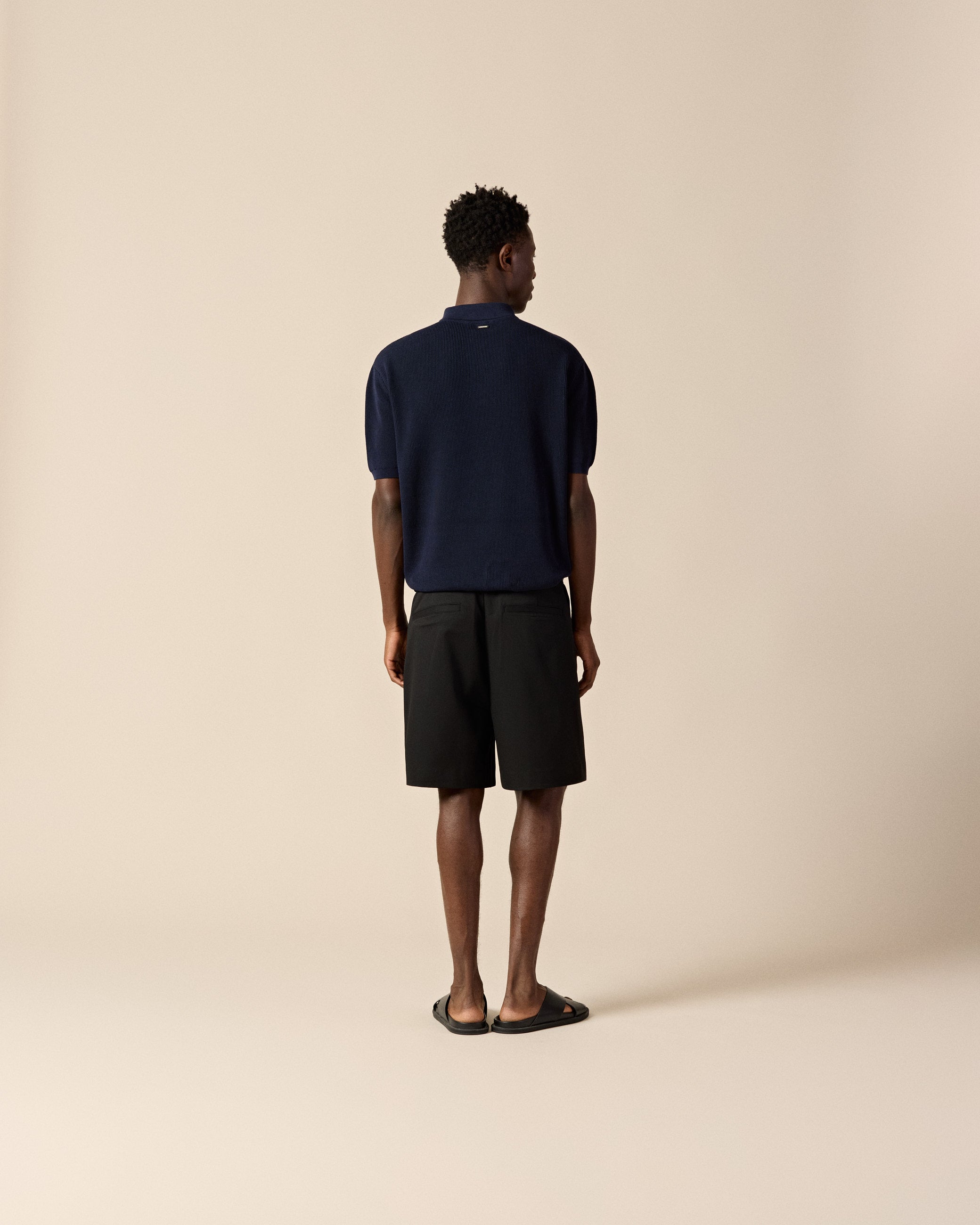 eightyfive-tailored-shorts-black-relaxed-fit-taschen image 5