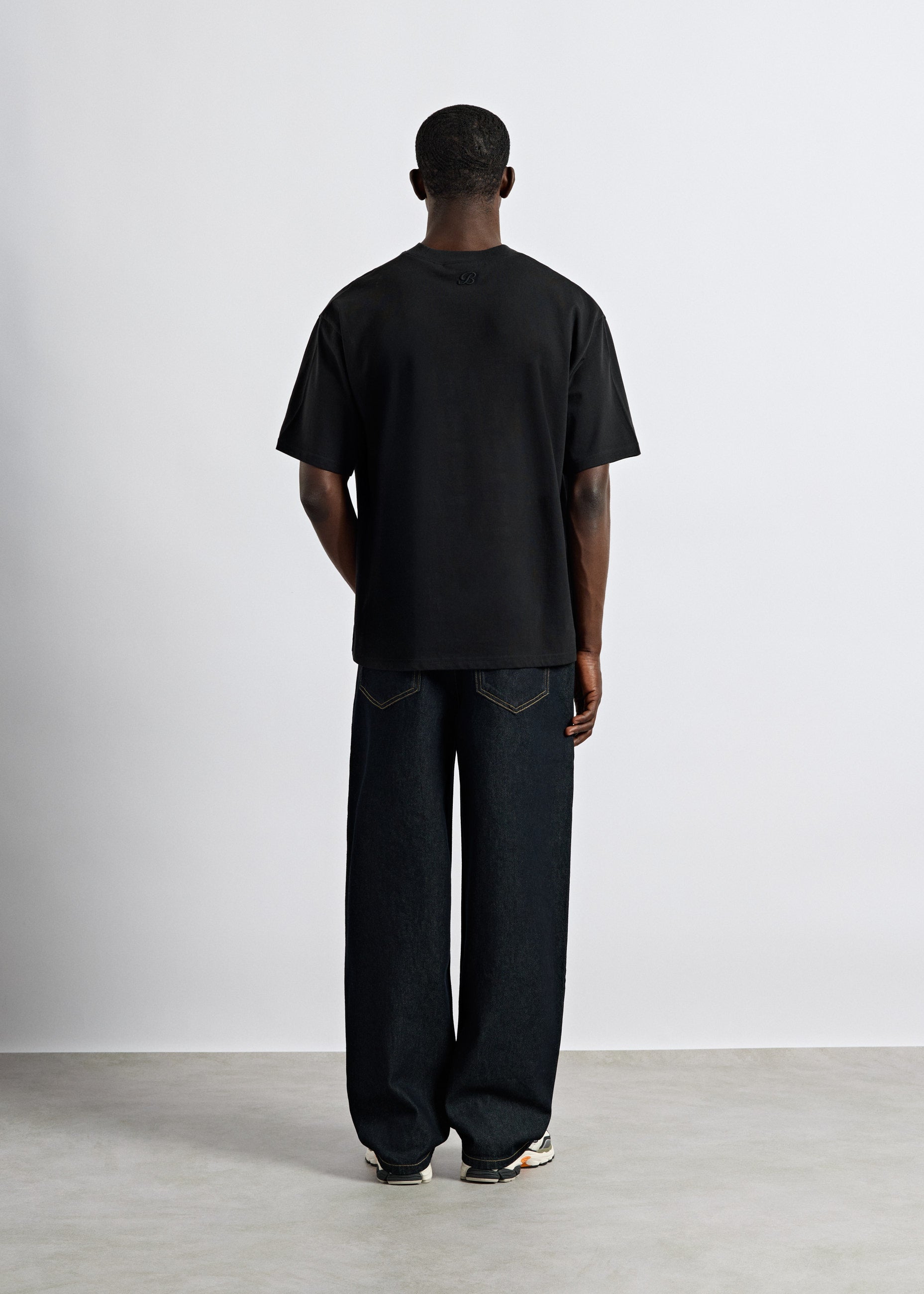 burocs-t-shirts-oversized-basic-t-shirt-black-stickerei image 5