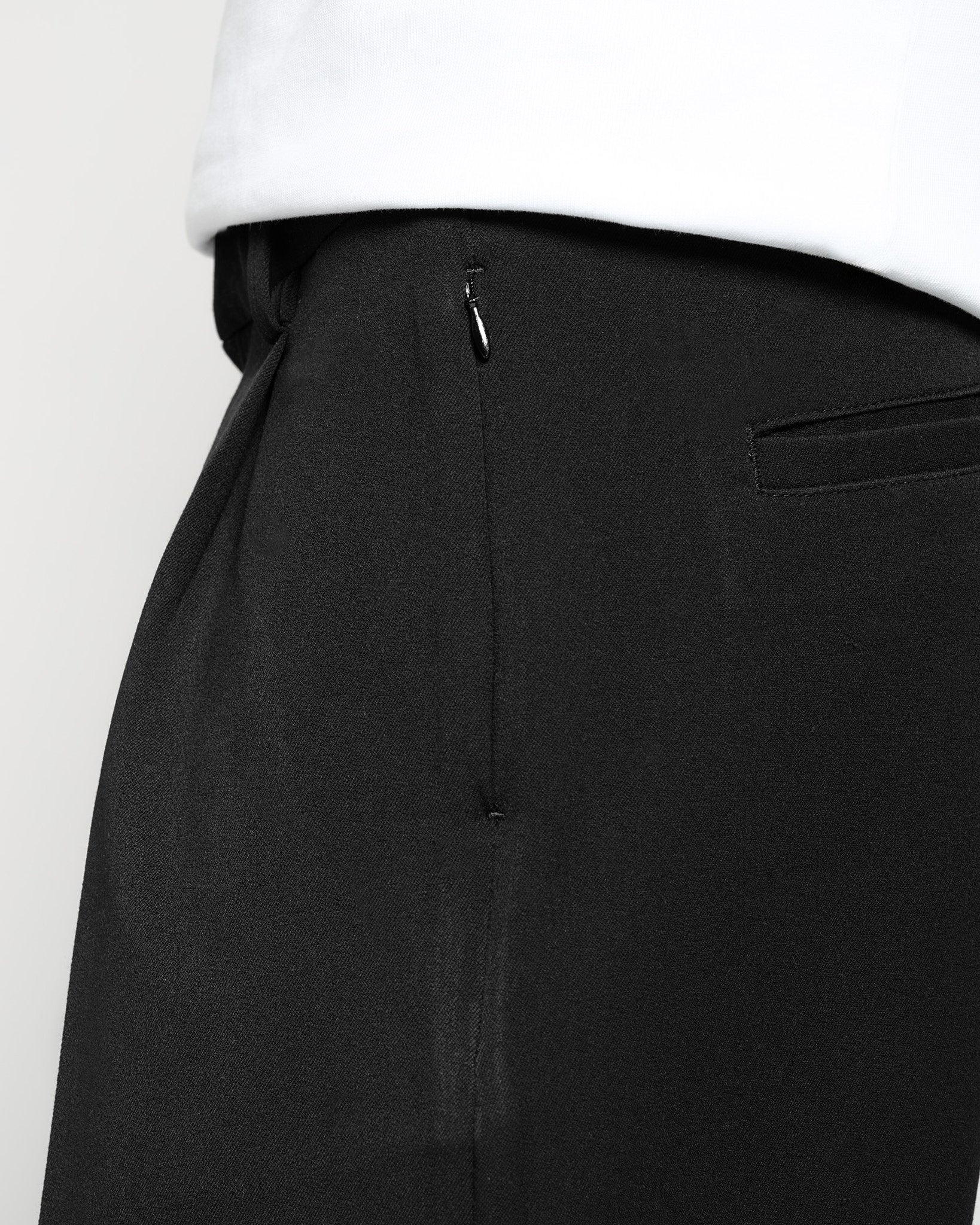 eightyfive-pleated-tailored-shorts-shorts-schwarz-regular-fit image 7
