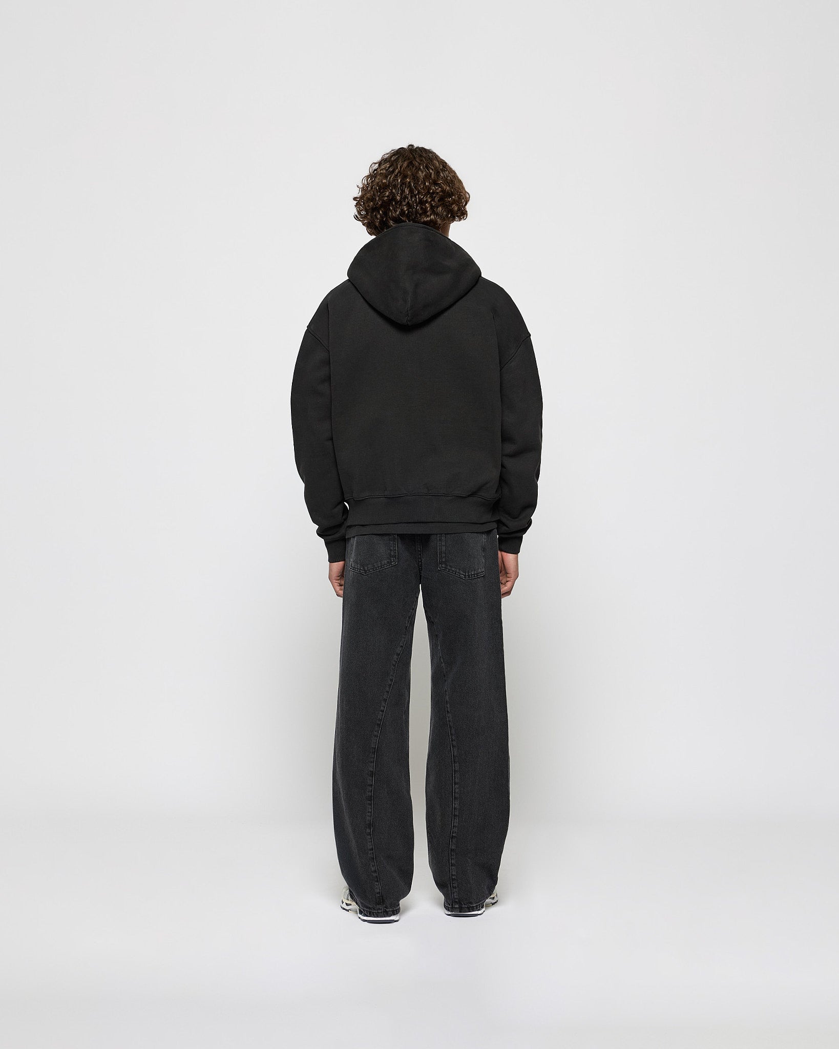 eightyfive-dividing-seam-loose-denim-black-washed image 4