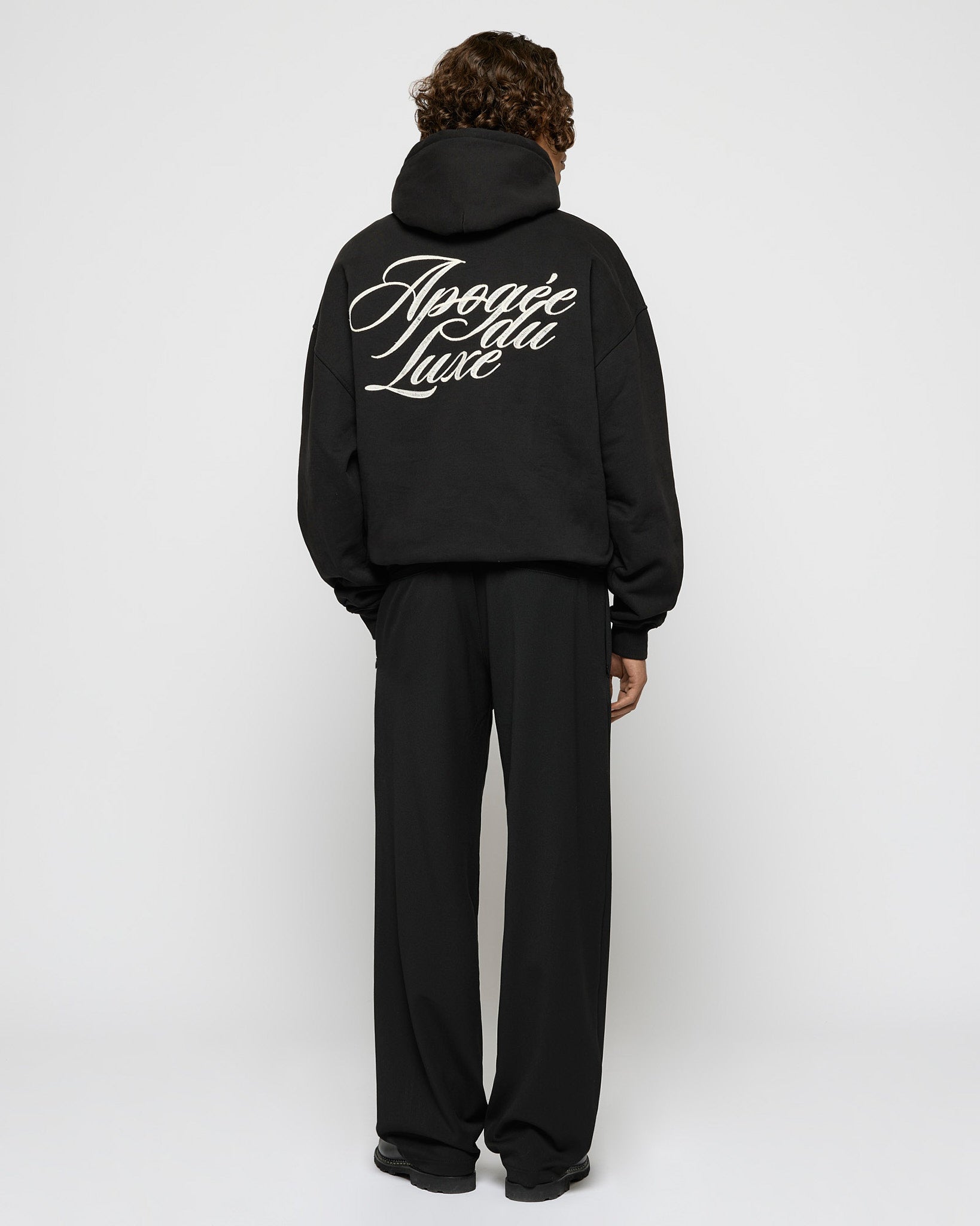 eightyfive-luxe-contrast-hoodie-schwarz-oversized-stickerei image 6