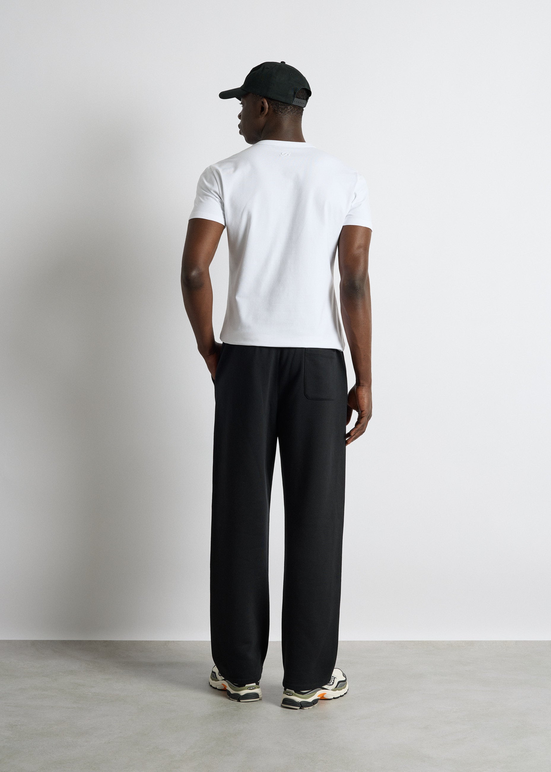 burocs-basic-sweatpants-schwarz-straight-fit image 6