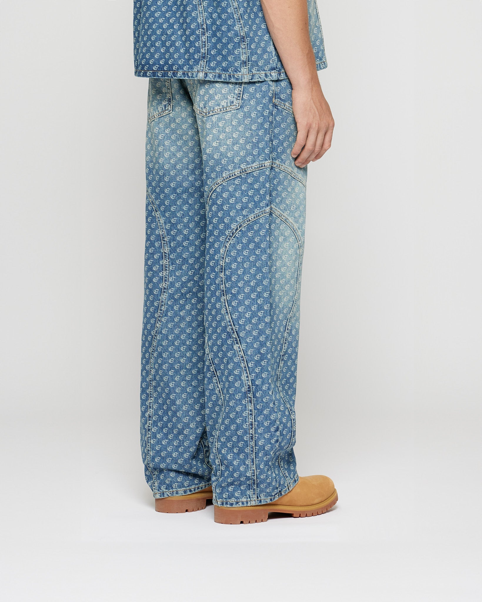 eightyfive-monogram-loose-denim-jeans-aqua-blue-weit image 4