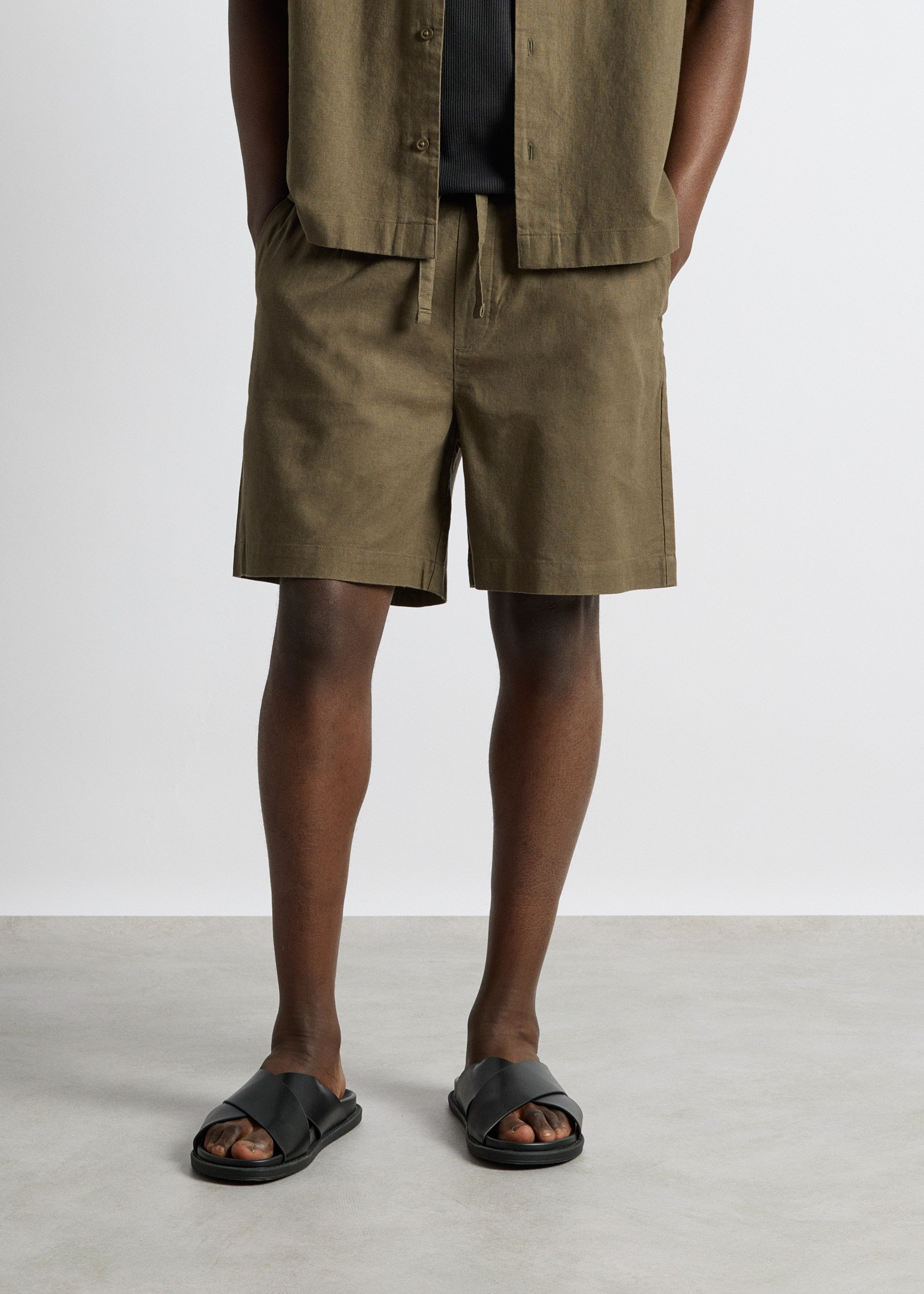 burocs-linen-blend-shorts-khaki-regular-fit image 4