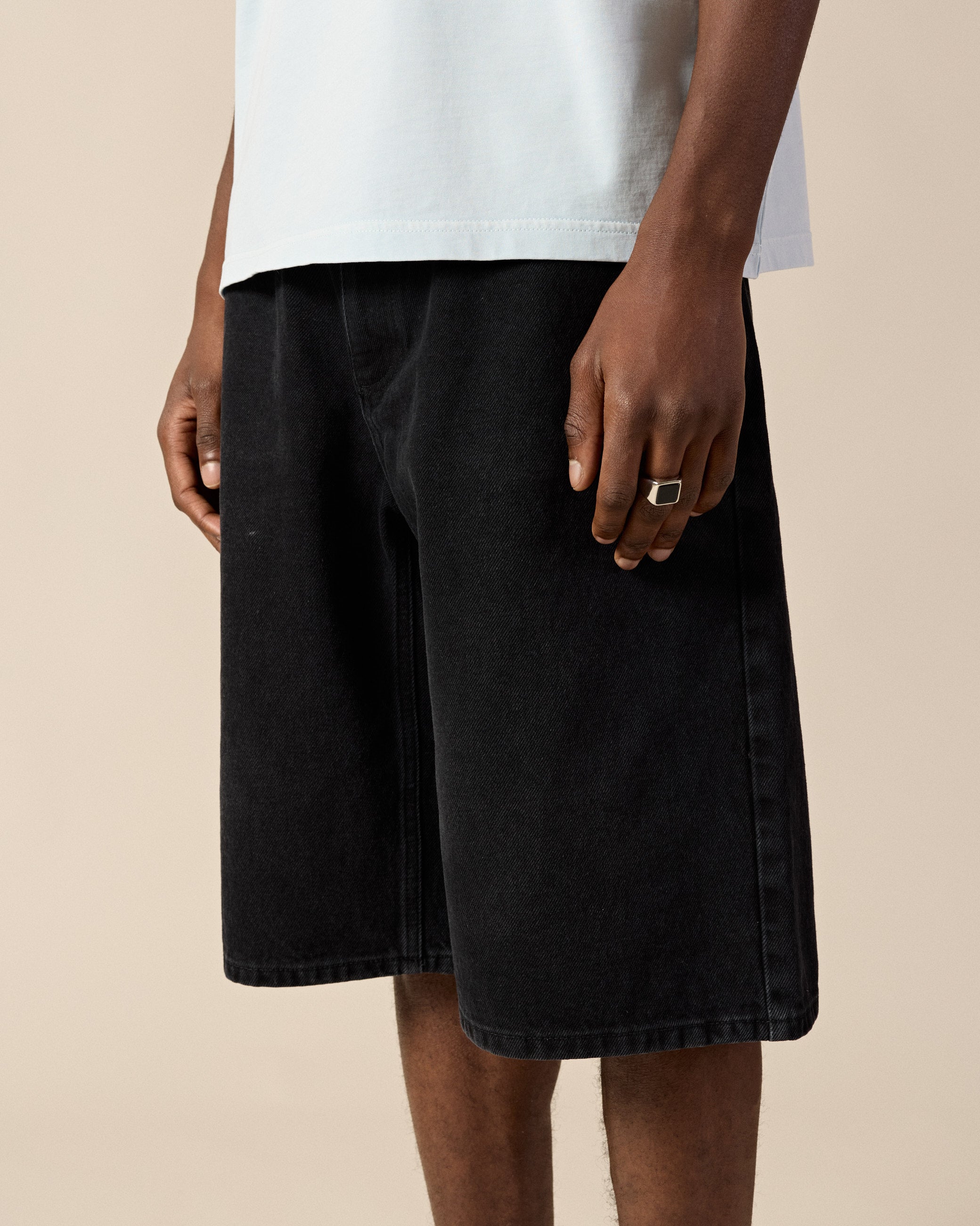 eightyfive-distressed-baggy-jorts-denim-shorts-black-washed image 6