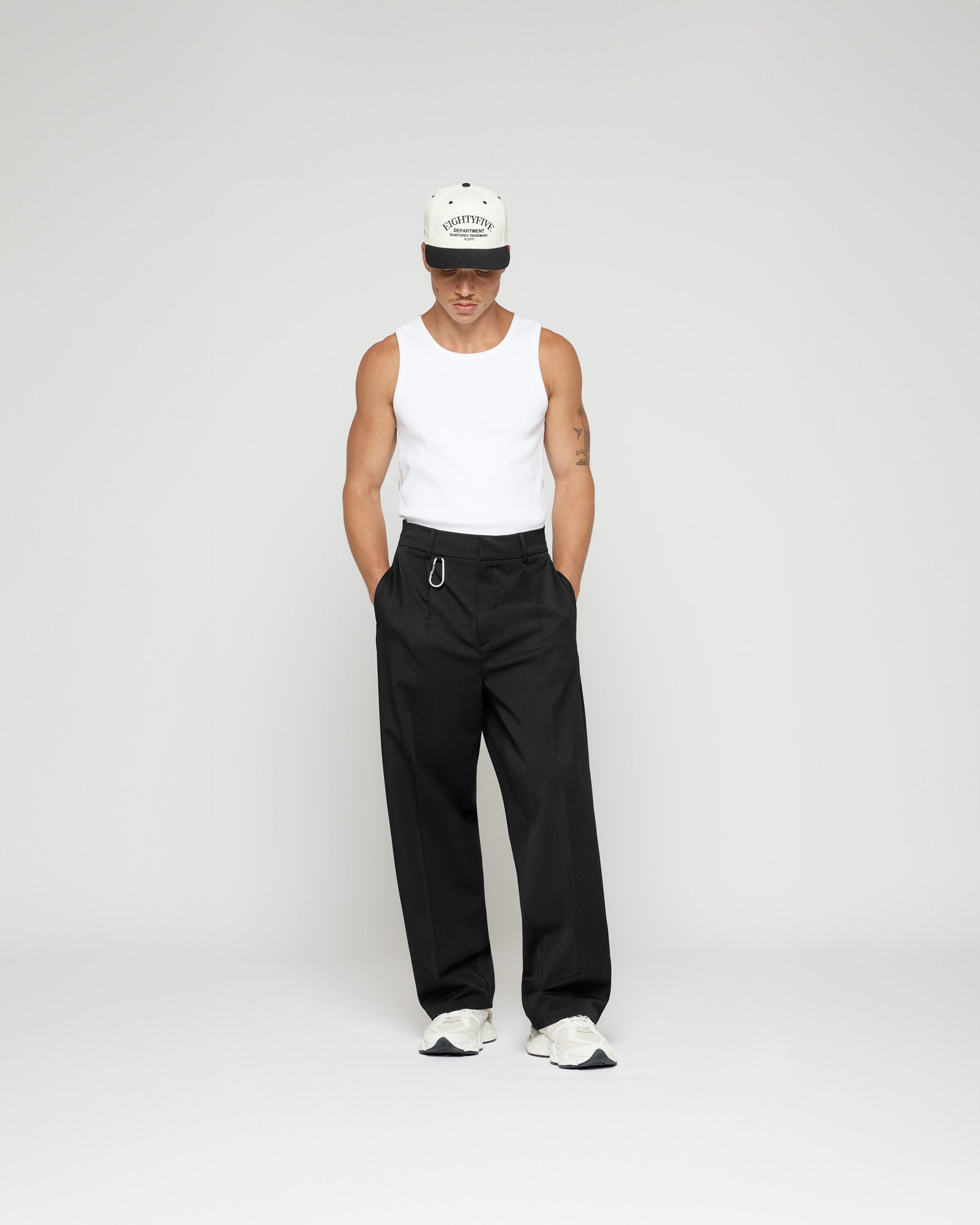 eightyfive-pleated-baggy-tailored-pants-herren-schwarz-b-gelfalte image 5