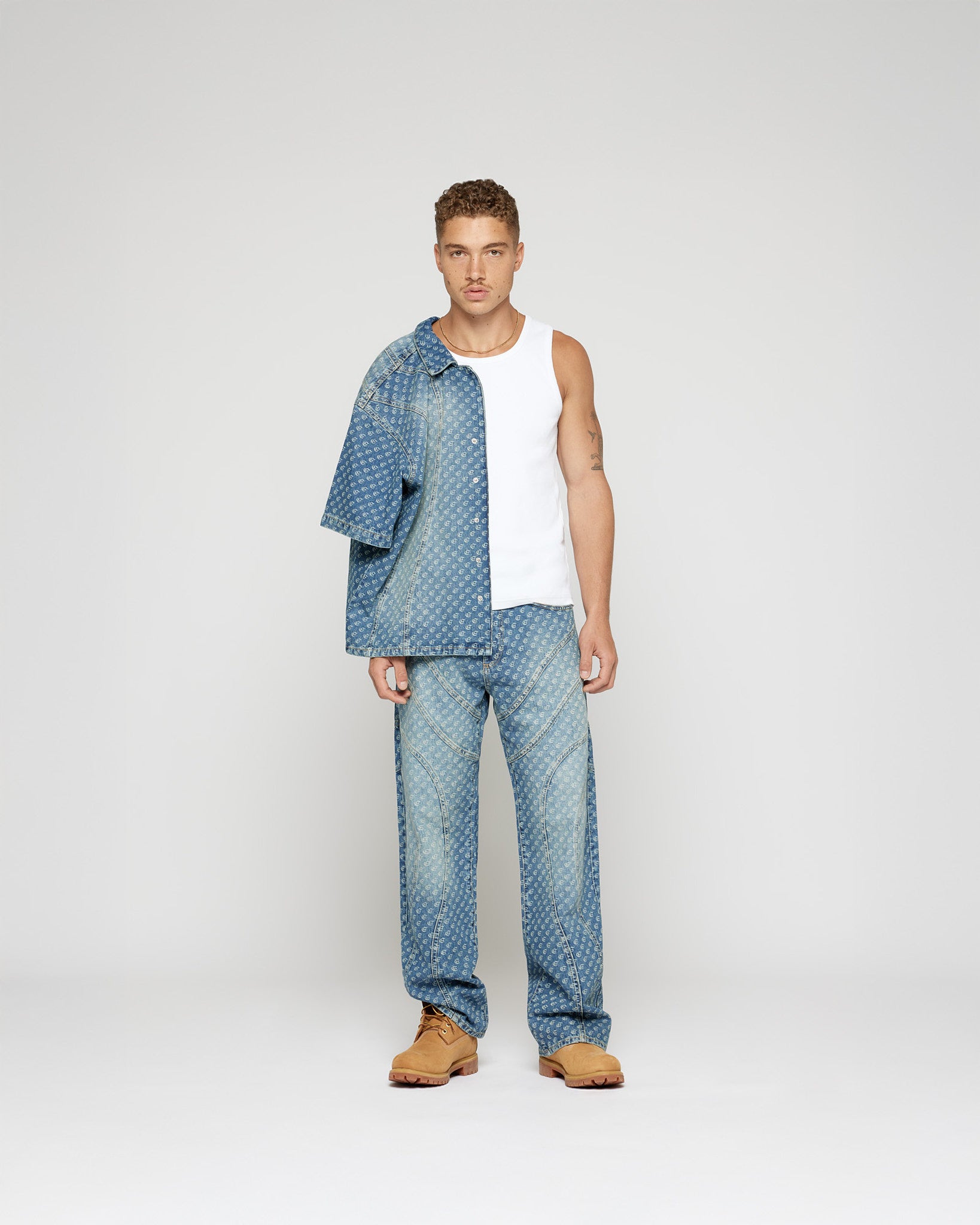 eightyfive-monogram-loose-denim-jeans-aqua-blue-weit image 5