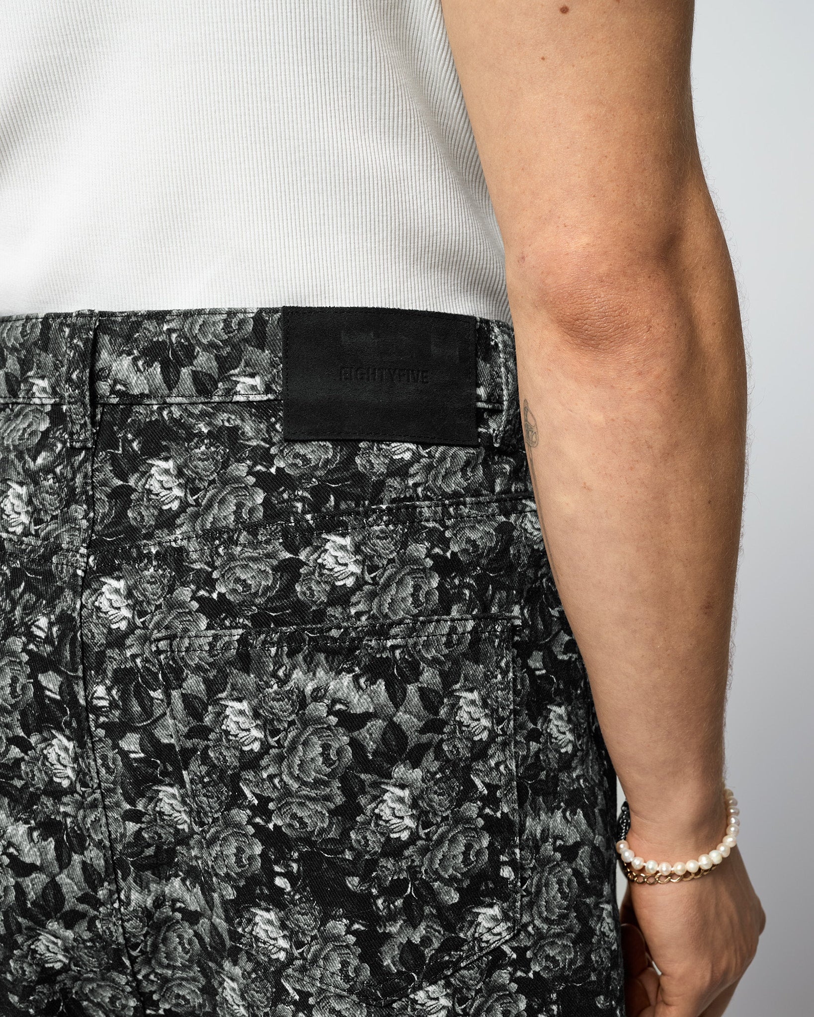 eightyfive-flower-jorts-jeansshorts-schwarz-baggy-fit image 6