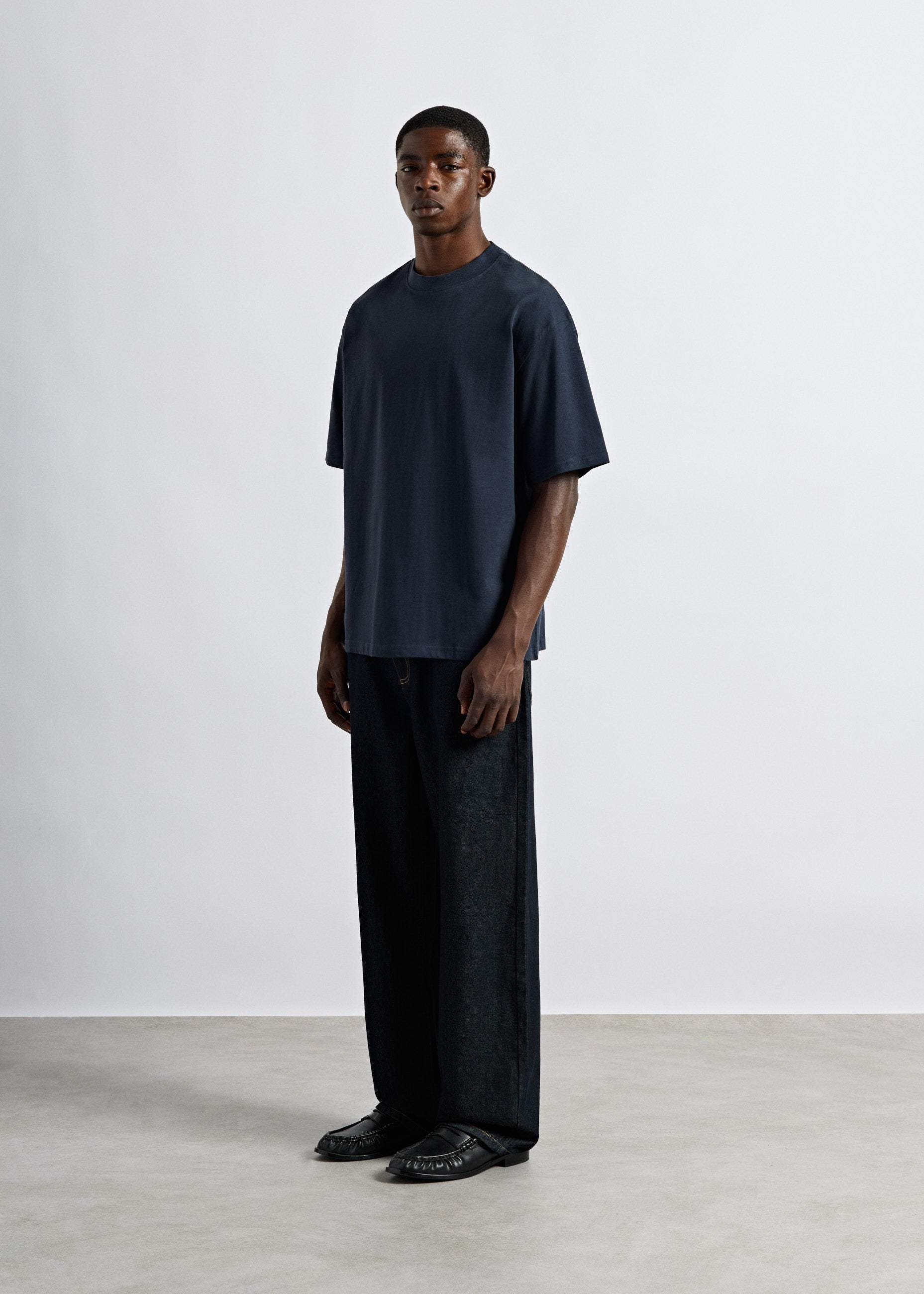 burocs-oversize-t-shirt-navy-mit-b-stickerei-240-gsm image 4