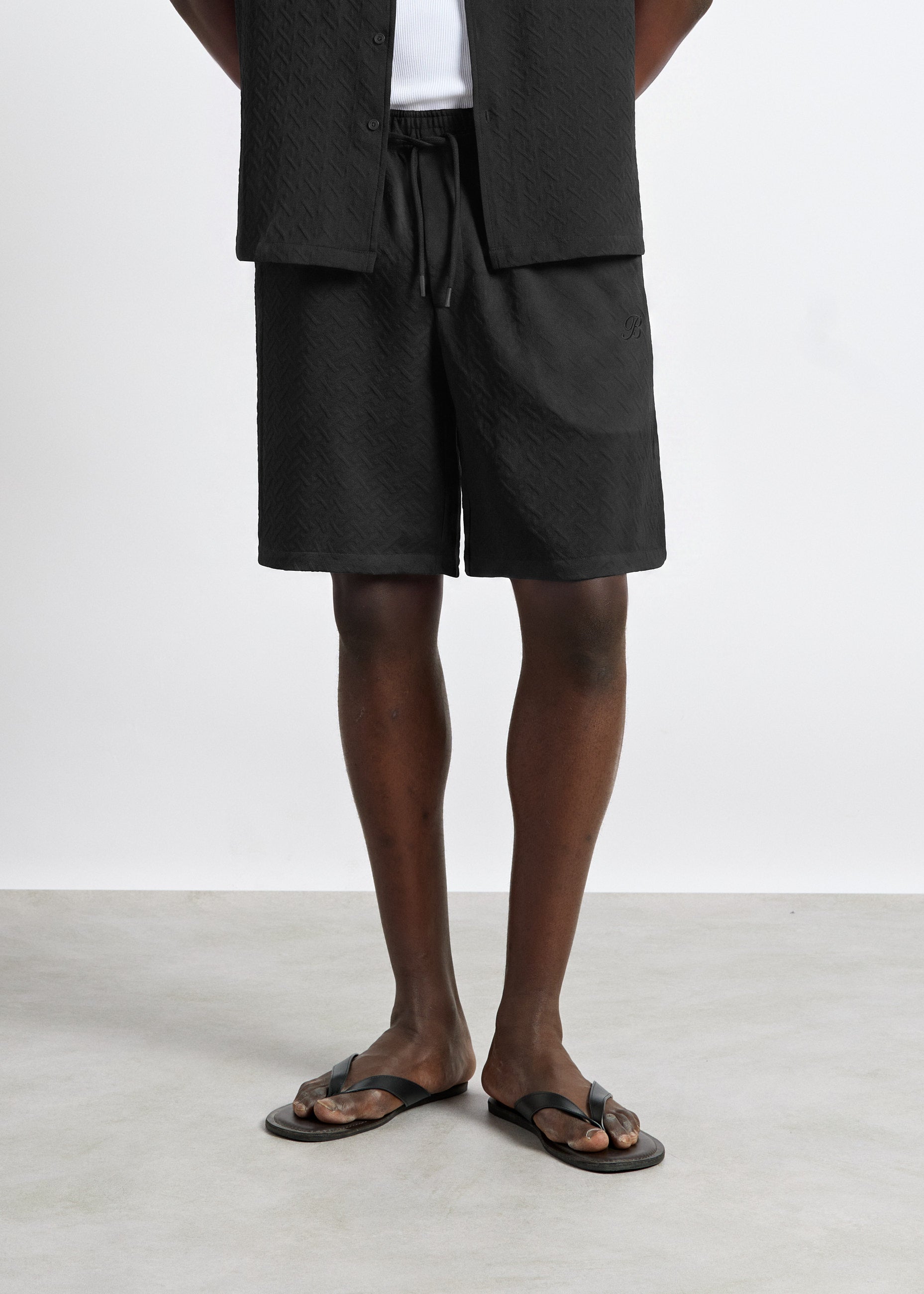burocs-shorts-structured-shorts-kurze-hose-black-polyester image 4