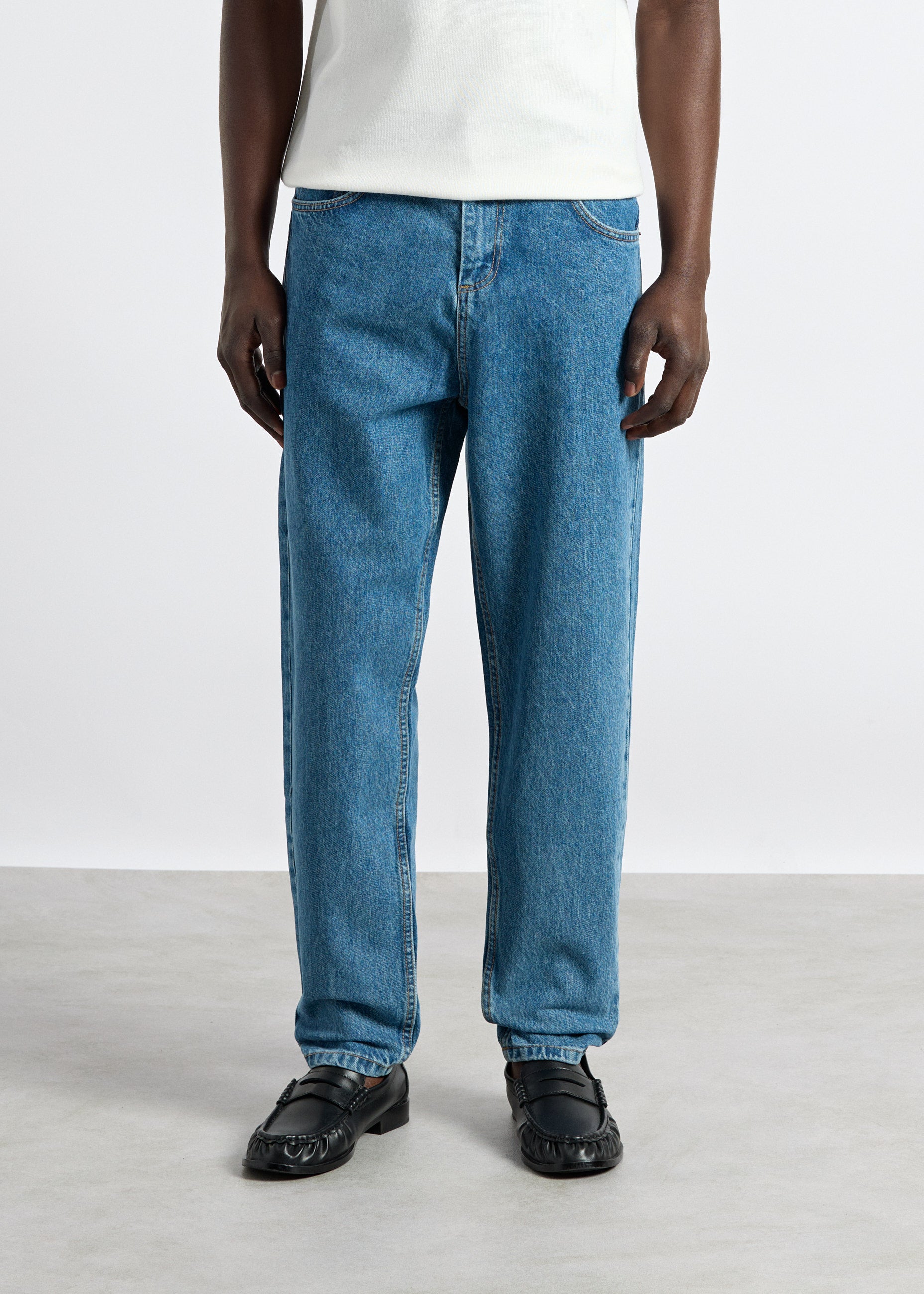 burocs-denim-matteo-tapered-jeans-vintage-dark-blue image 3