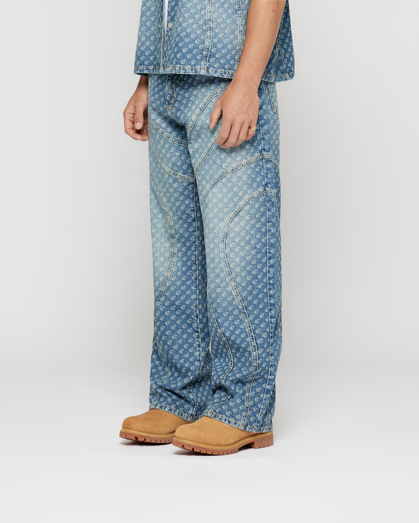 eightyfive-monogram-loose-denim-jeans-aqua-blue-weit image 3