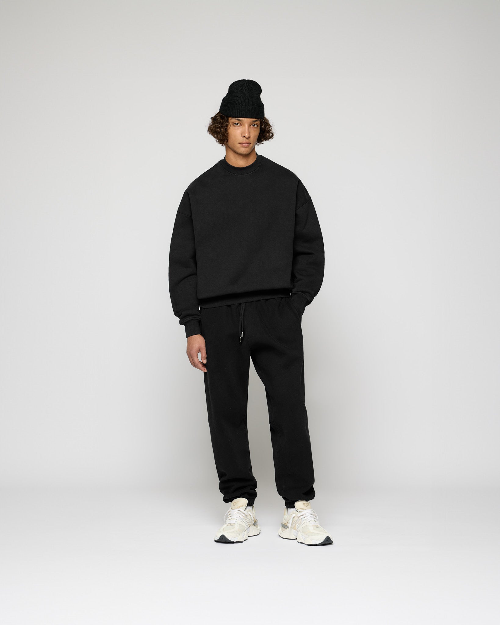 eightyfive-signature-crewneck-sweater-black-m-oversized image 5