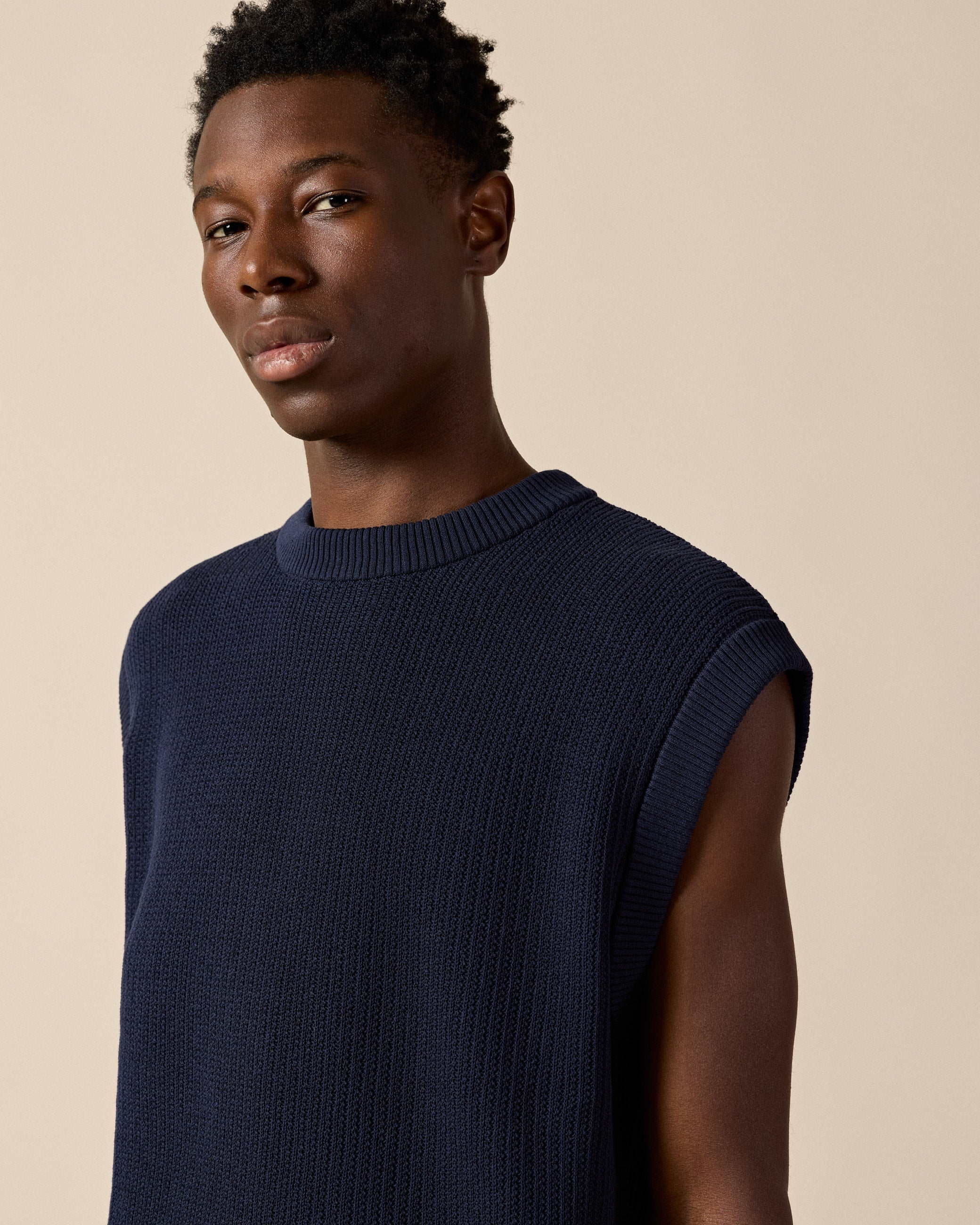 eightyfive-knit-tanktop-navy-oversized-fit image 6