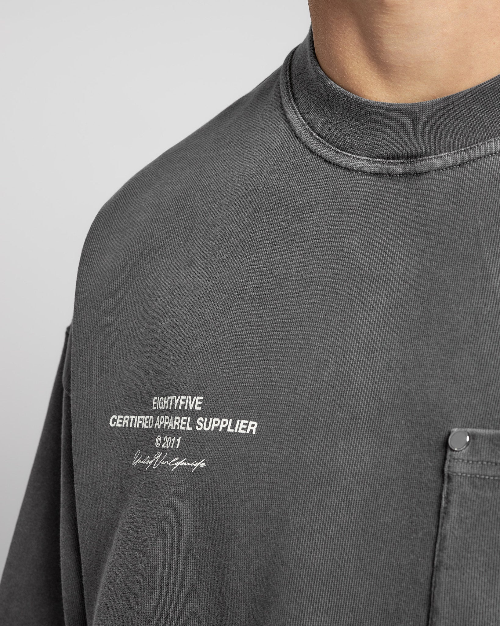eightyfive-tops-united-cropped-t-shirt-t-shirt-stone-grey image 8