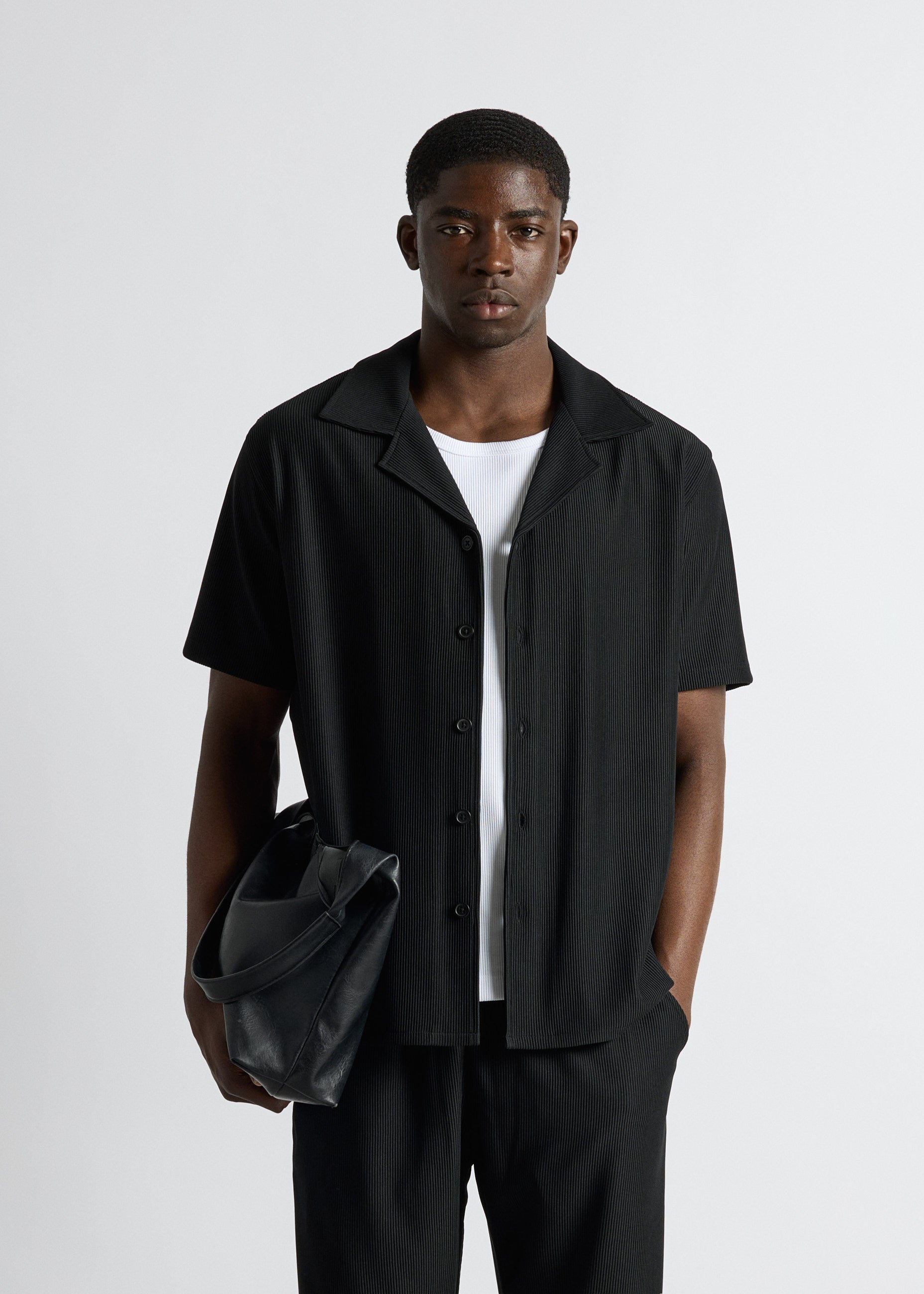 burocs-shirts-plissee-short-sleeve-shirt-hemd-schwarz image 4