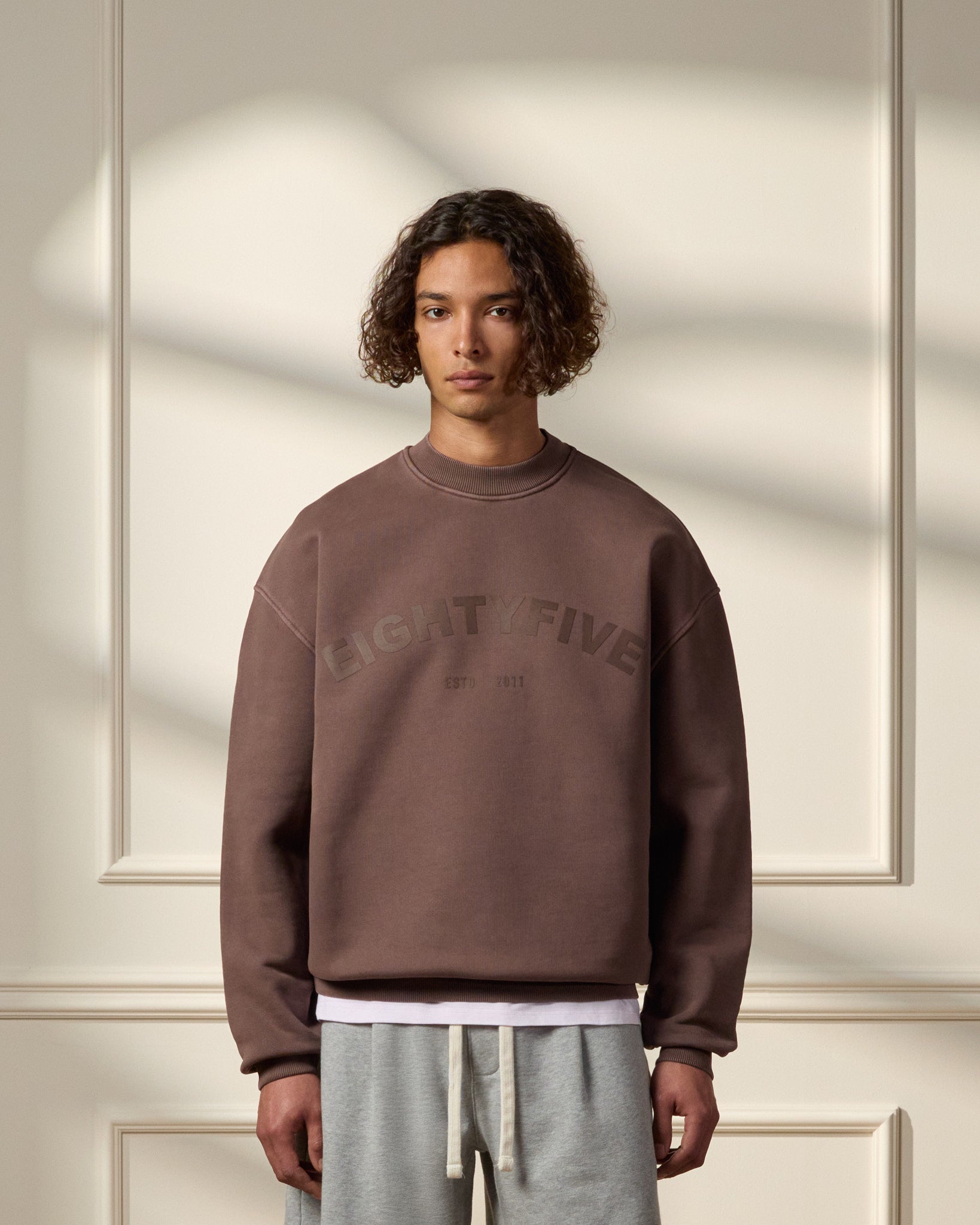 eightyfive-90s-sports-sweater-herren-brown-490gsm-baumwolle image 3