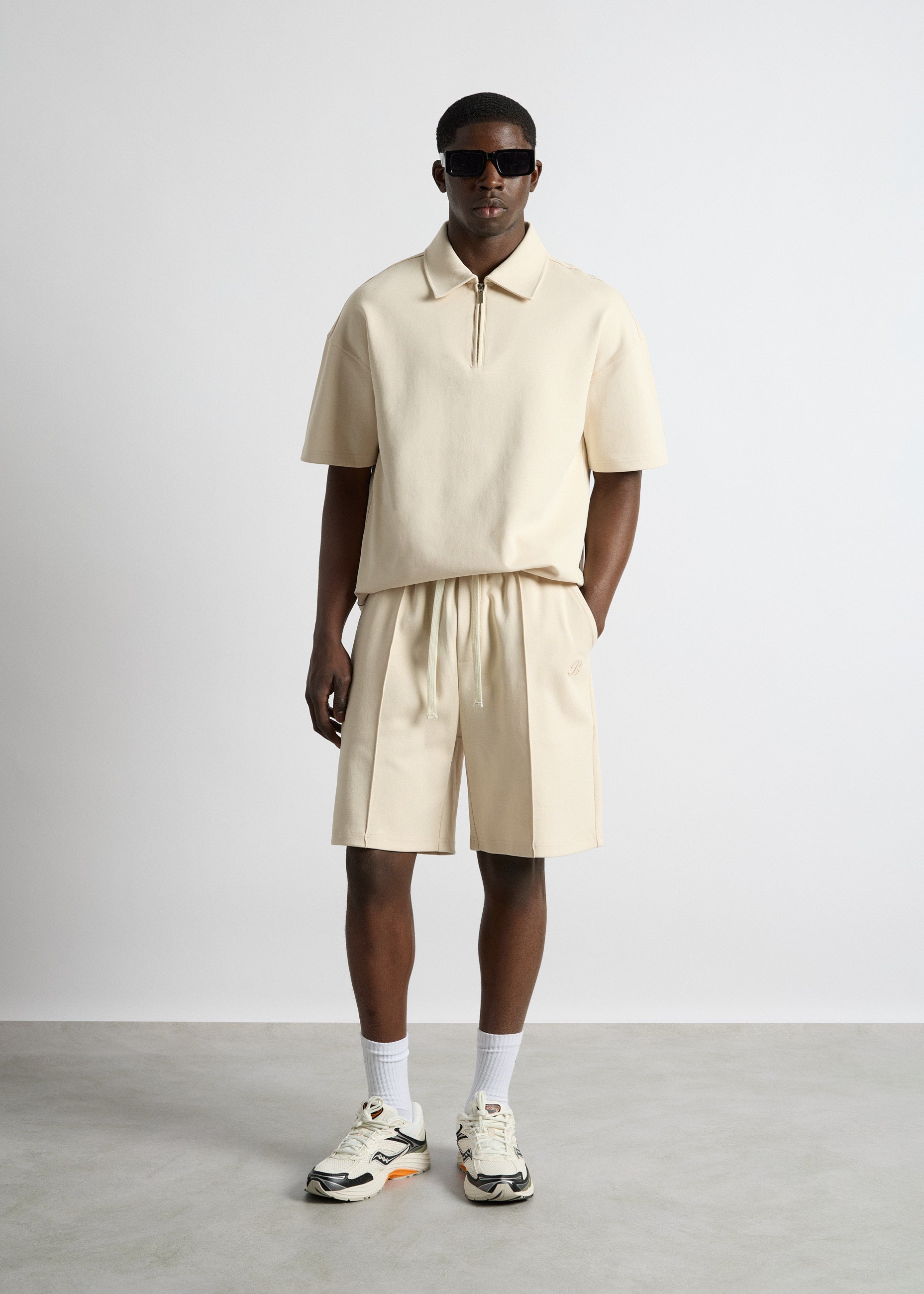 burocs-shorts-sweatshorts-with-seam-beige-relaxed-fit image 5