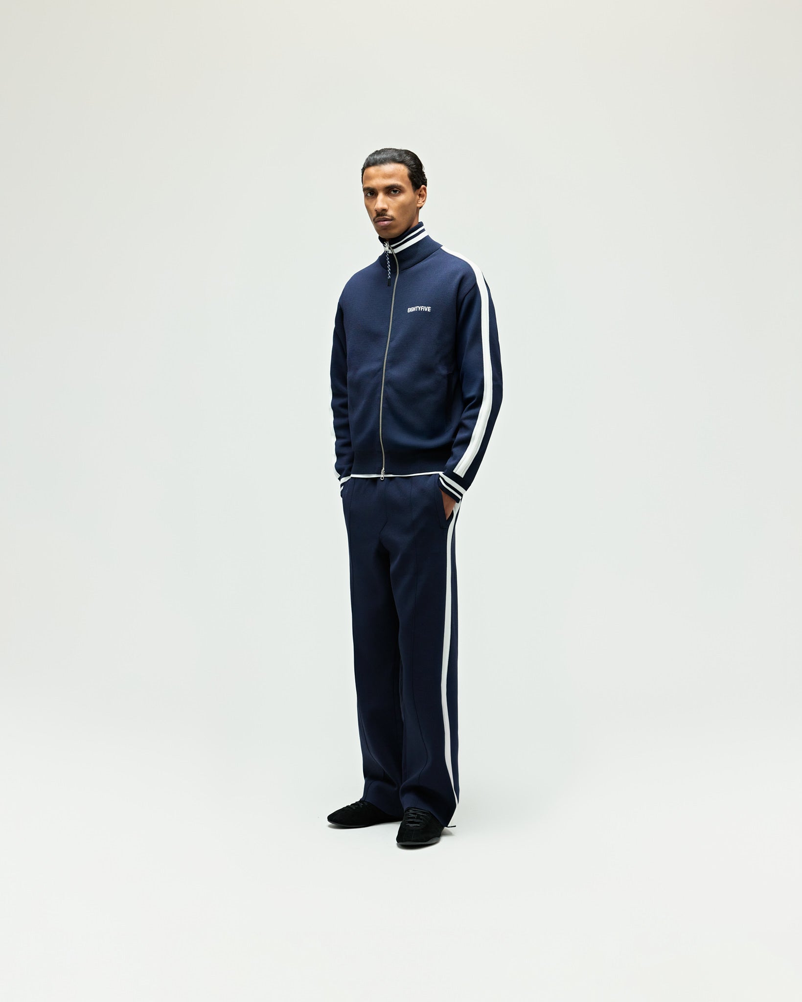 eightyfive-knit-trackjacket-jacke-navy-stehkragen image 4