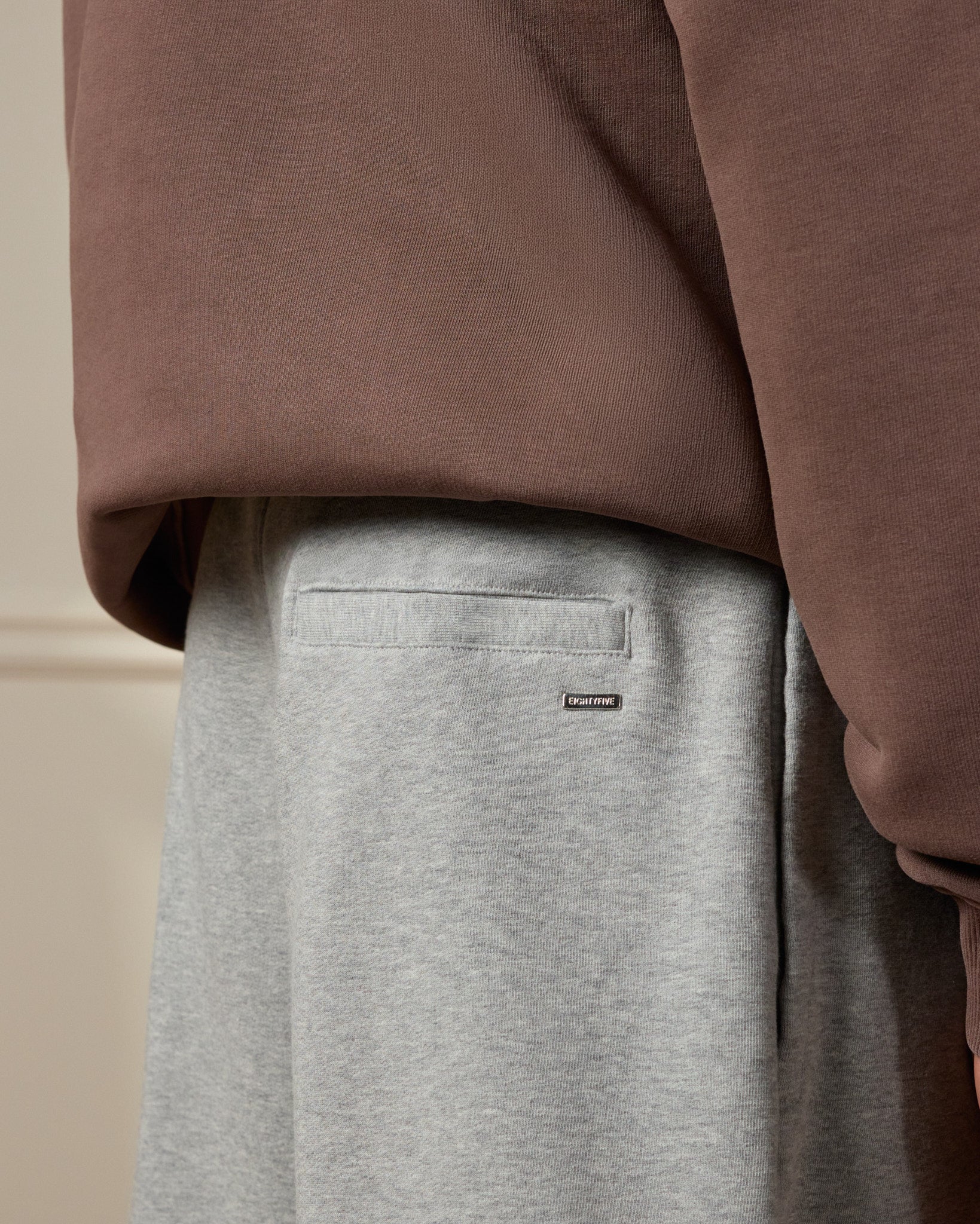eightyfive-bottoms-pleated-sweatshorts-shorts-sporty-grey-relaxed image 7