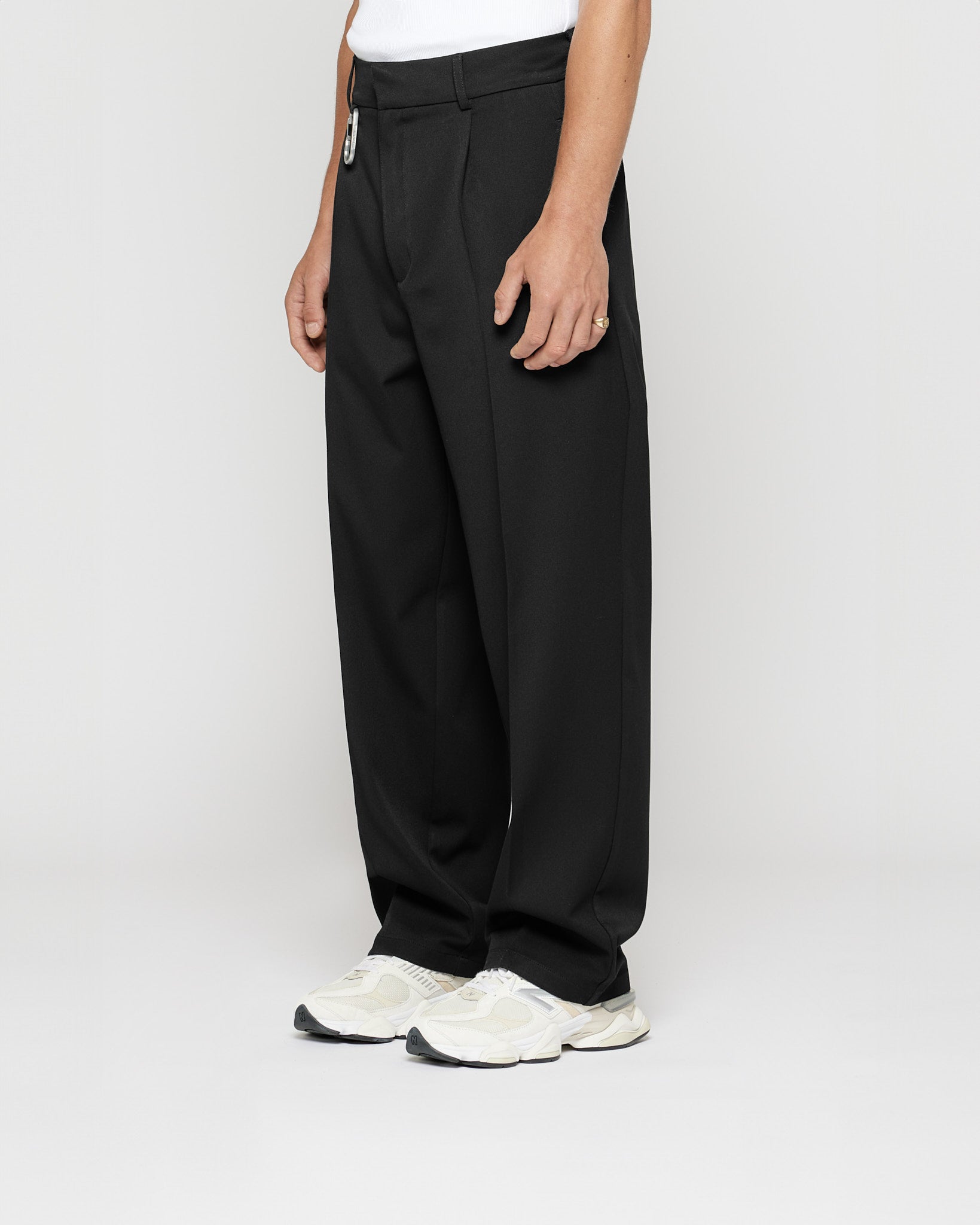 eightyfive-pleated-baggy-tailored-pants-herren-schwarz-b-gelfalte image 3