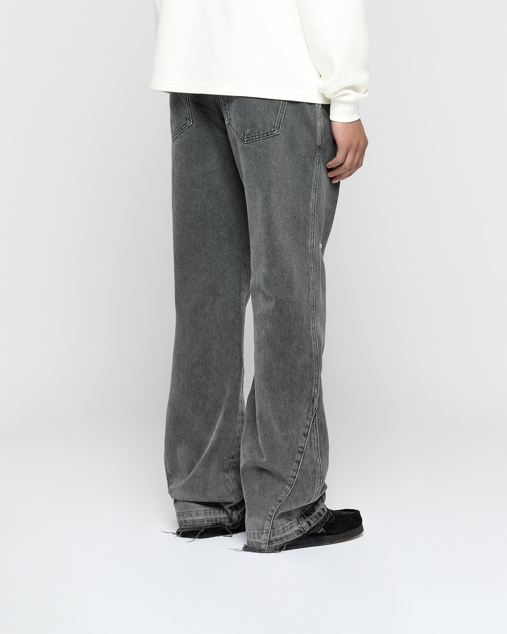 eightyfive-rivet-flared-denim-jeans-light-grey-baumwolle image 4