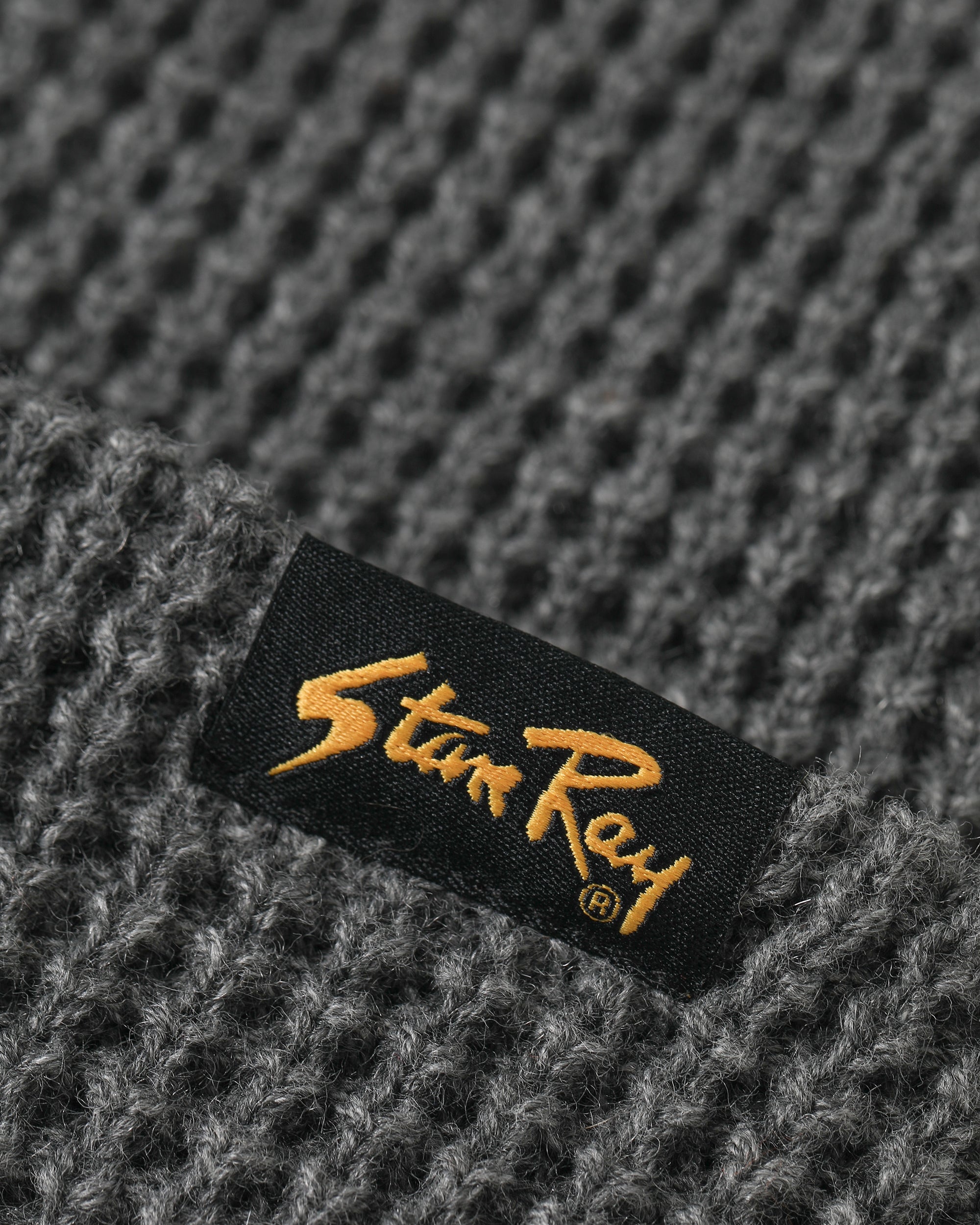 stan-ray-waffle-beanie-strickm-tze-charcoal-patch image 2