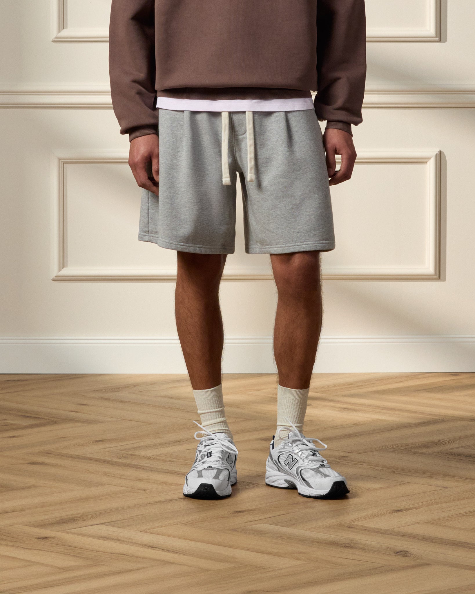 eightyfive-bottoms-pleated-sweatshorts-shorts-sporty-grey-relaxed image 3