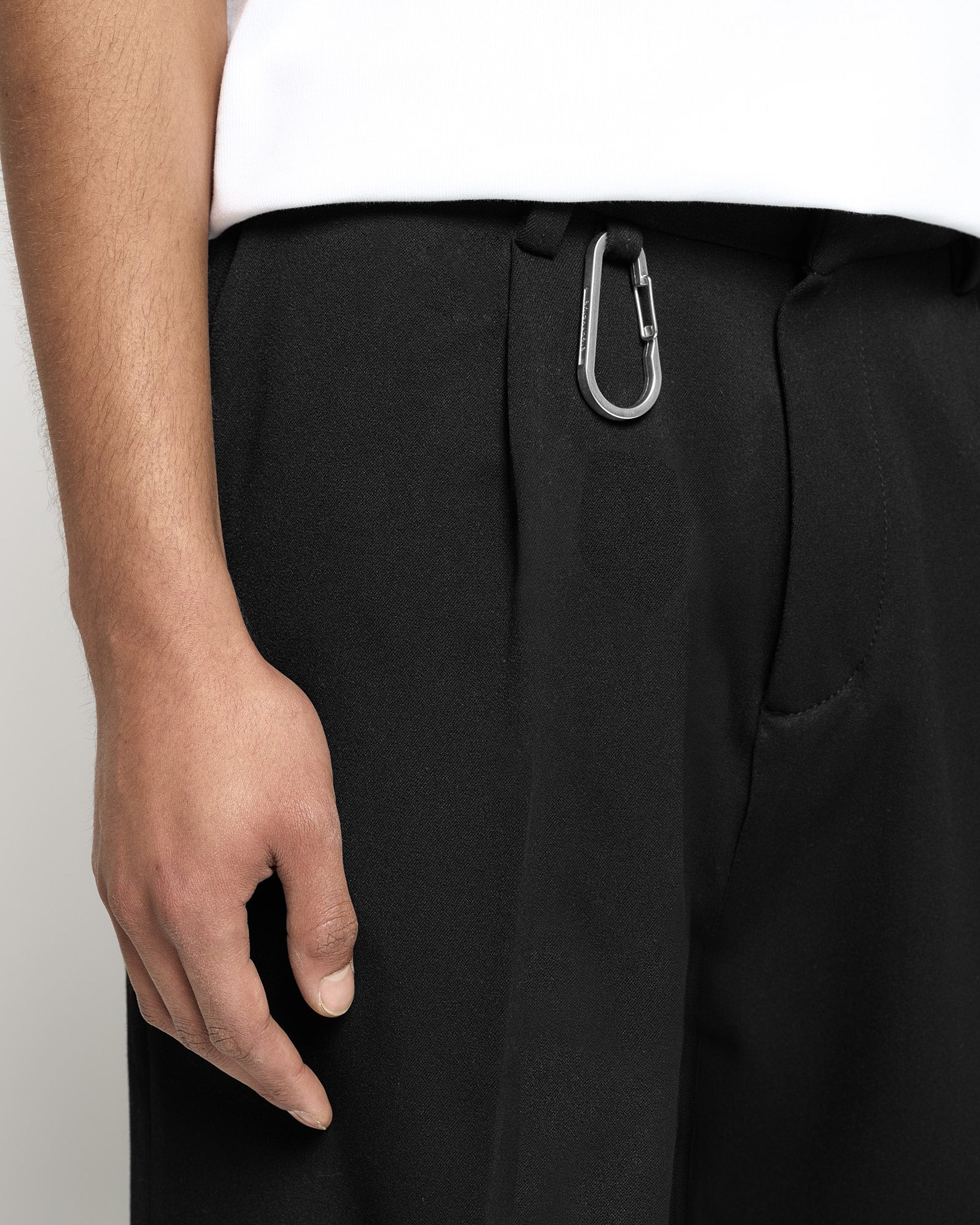 eightyfive-pleated-tailored-shorts-shorts-schwarz-regular-fit image 6