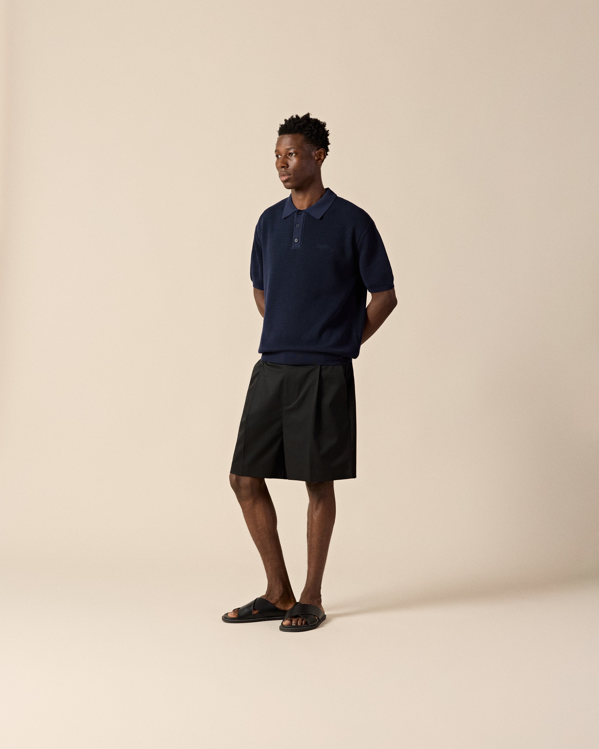 eightyfive-tailored-shorts-black-relaxed-fit-taschen image 4