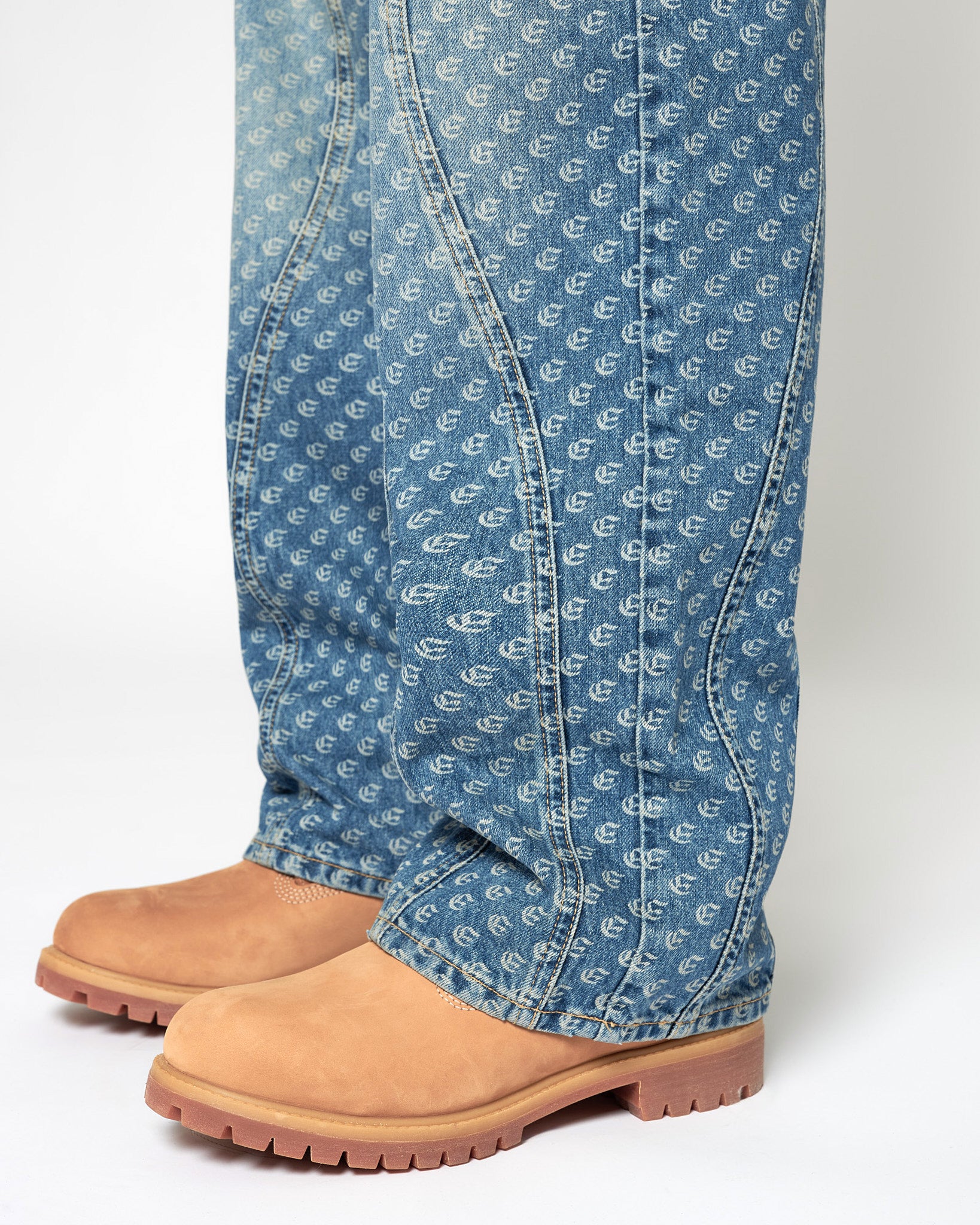 eightyfive-monogram-loose-denim-jeans-aqua-blue-weit image 8