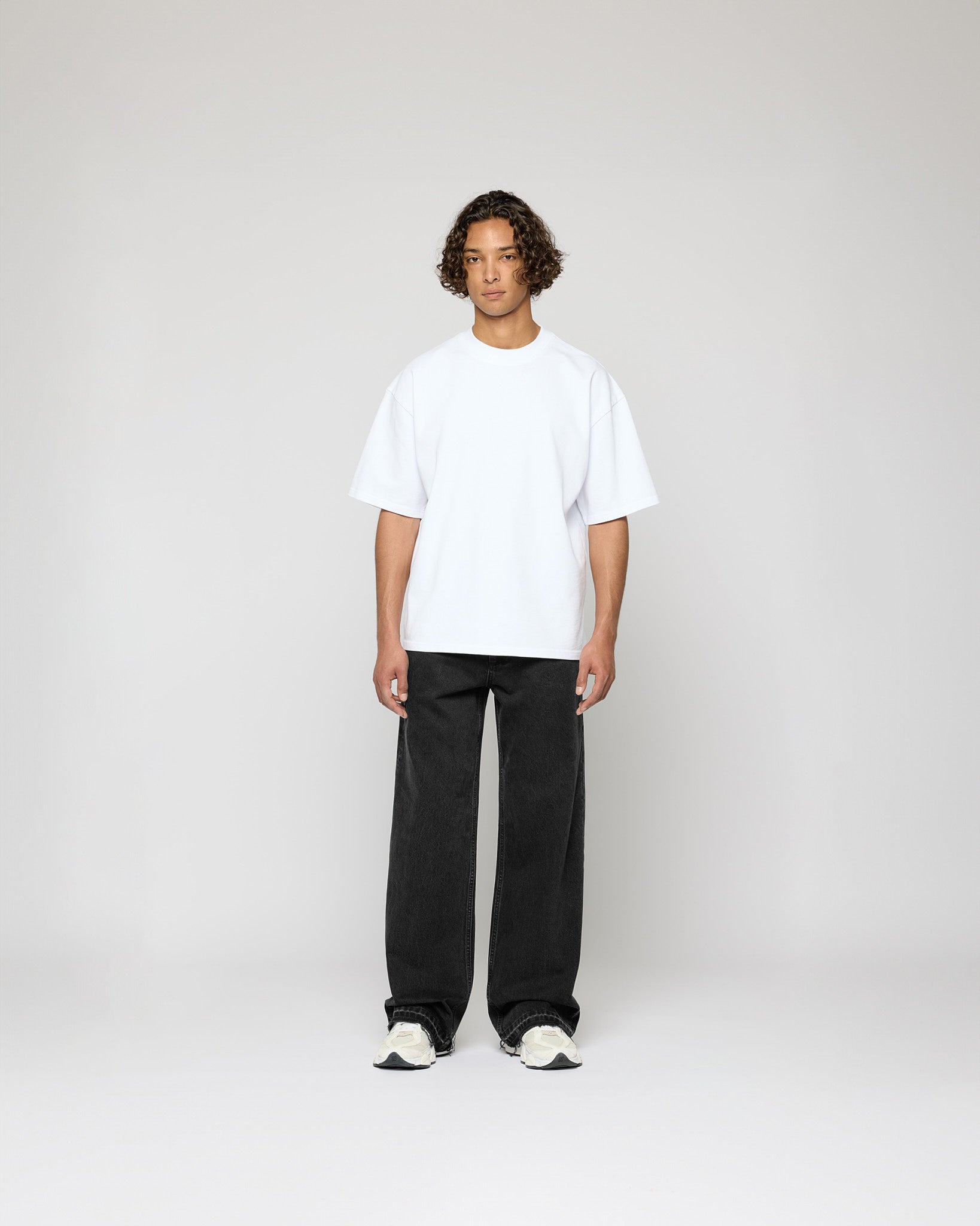 eightyfive-open-hem-loose-denim-jeans-black-washed-loose-fit image 5