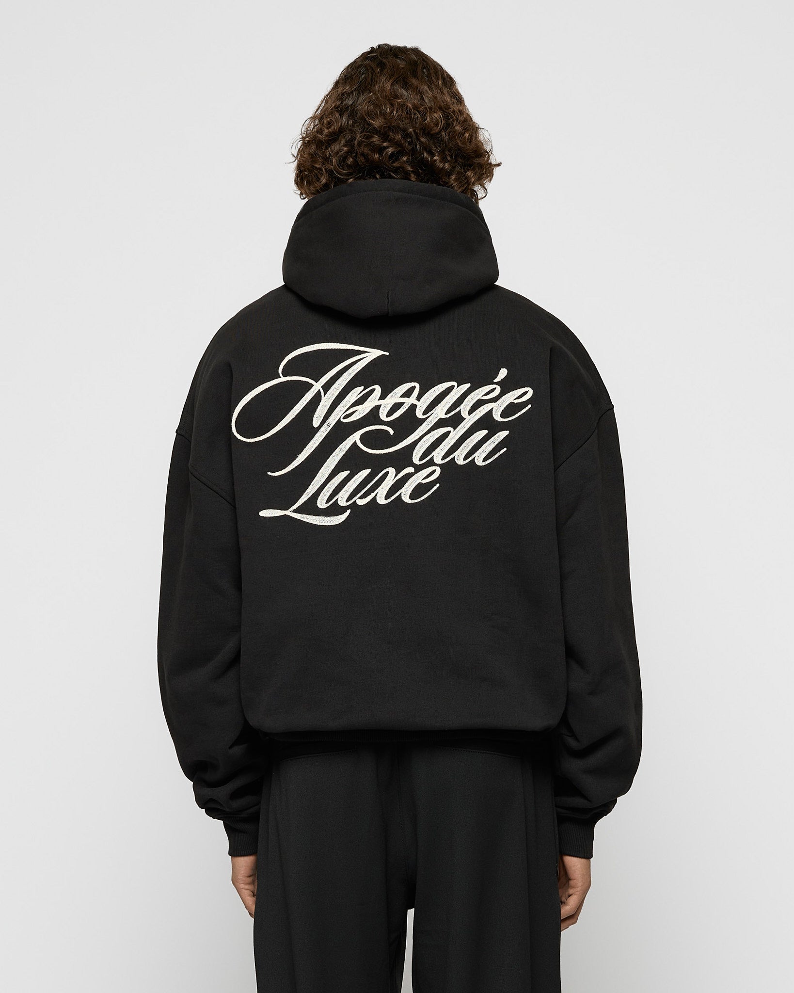 eightyfive-luxe-contrast-hoodie-schwarz-oversized-stickerei image 3
